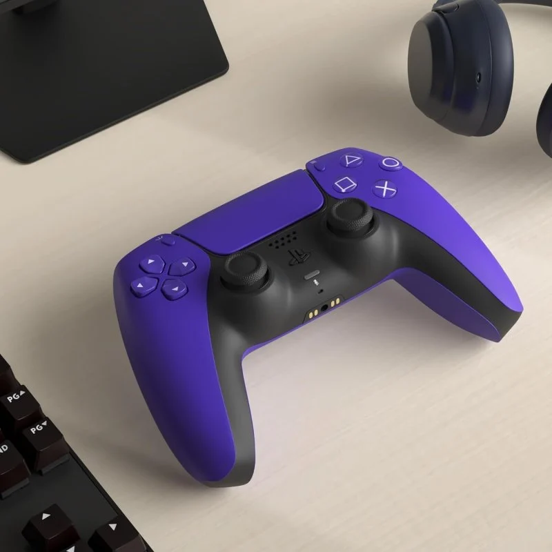 Detalle de Sony DualSense Galactic Purple: mando inalámbrico para PS5
