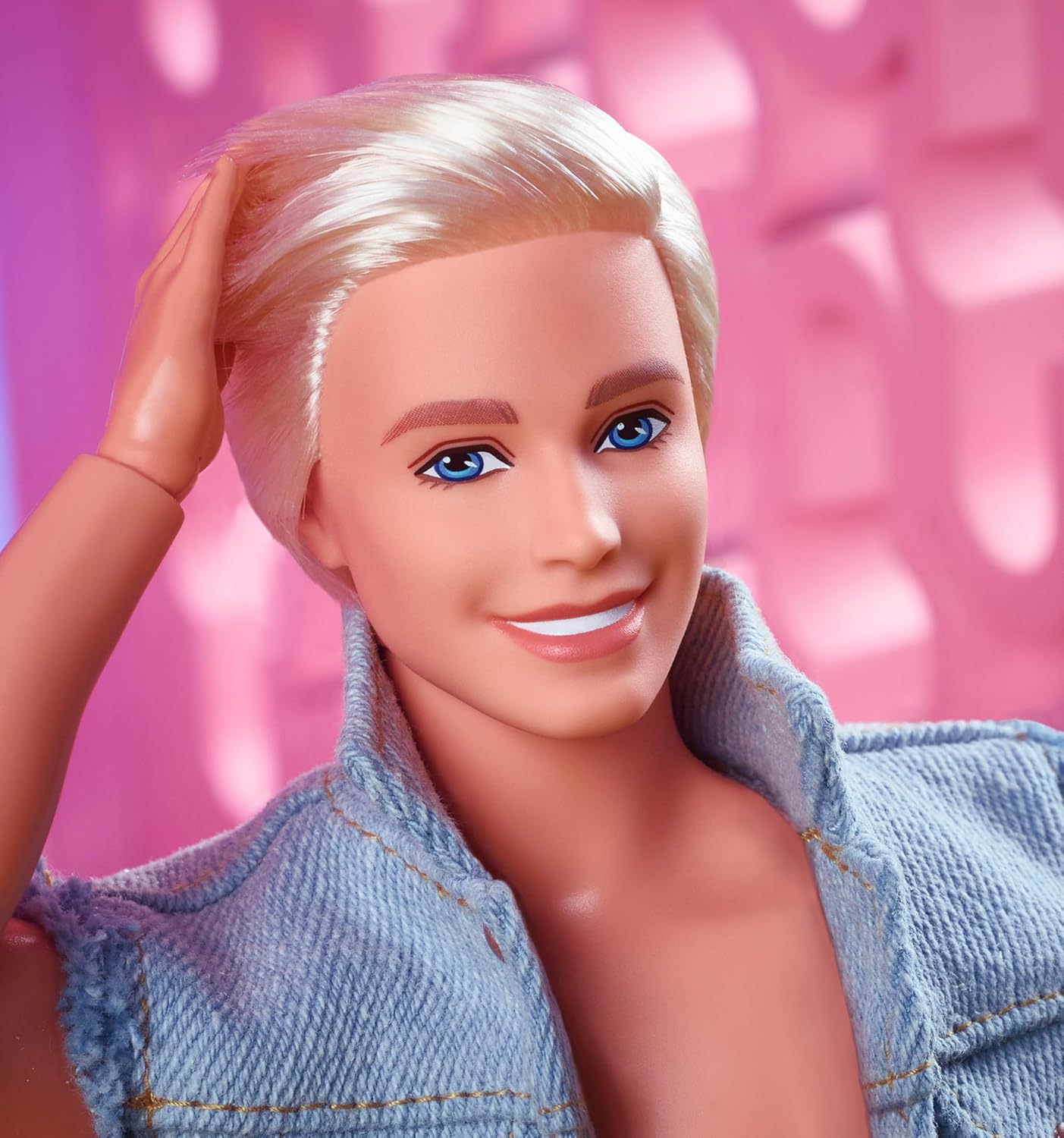 Detalle de Barbie The Movie - Ken, Bambola da Collezione con Completo Jeans Coordinato e Intimo Originale Ken, HRF27