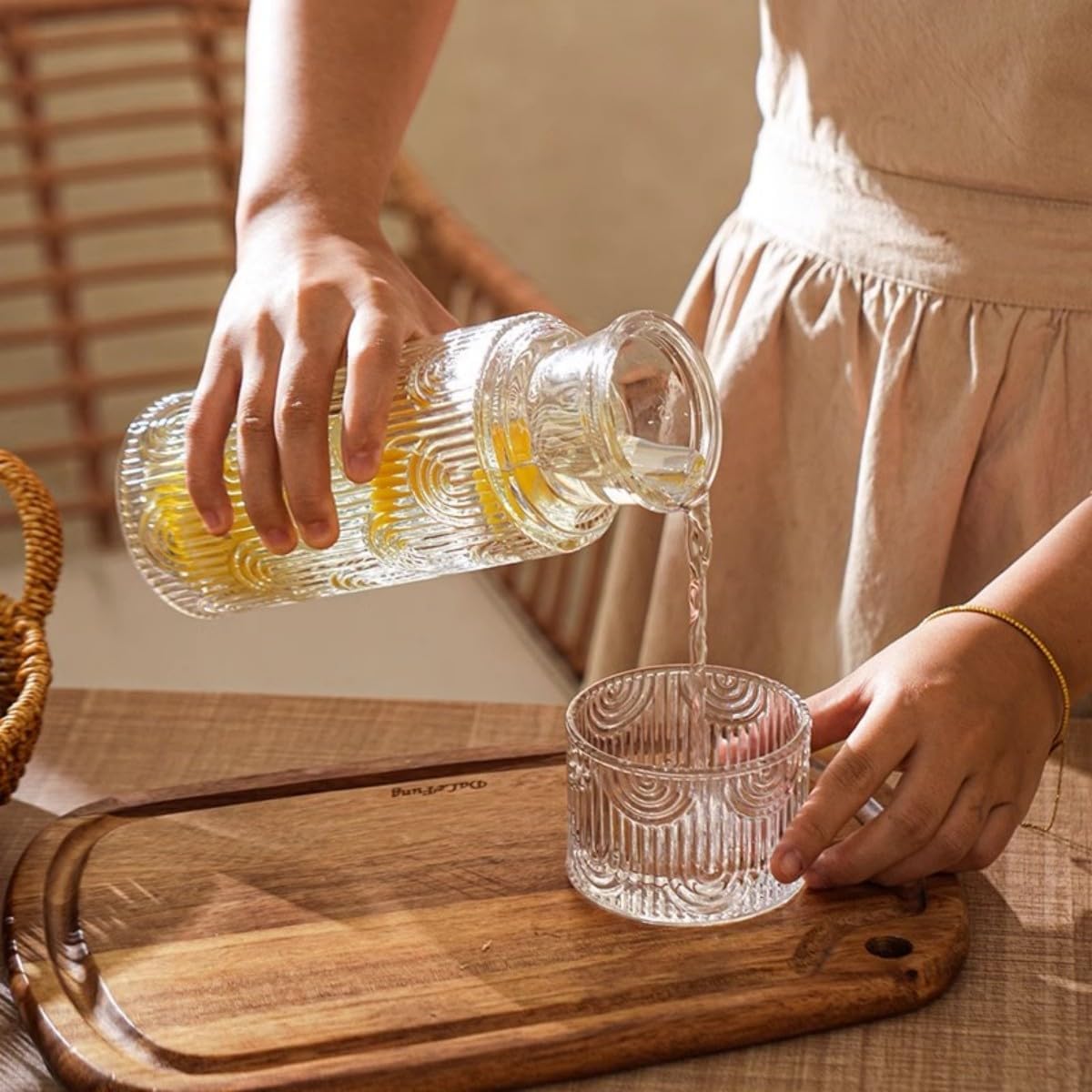 Detalle 2 de AOSEE NC2010 Glass Bedside Carafe Set with Tumbler and Flip-Top Lid
