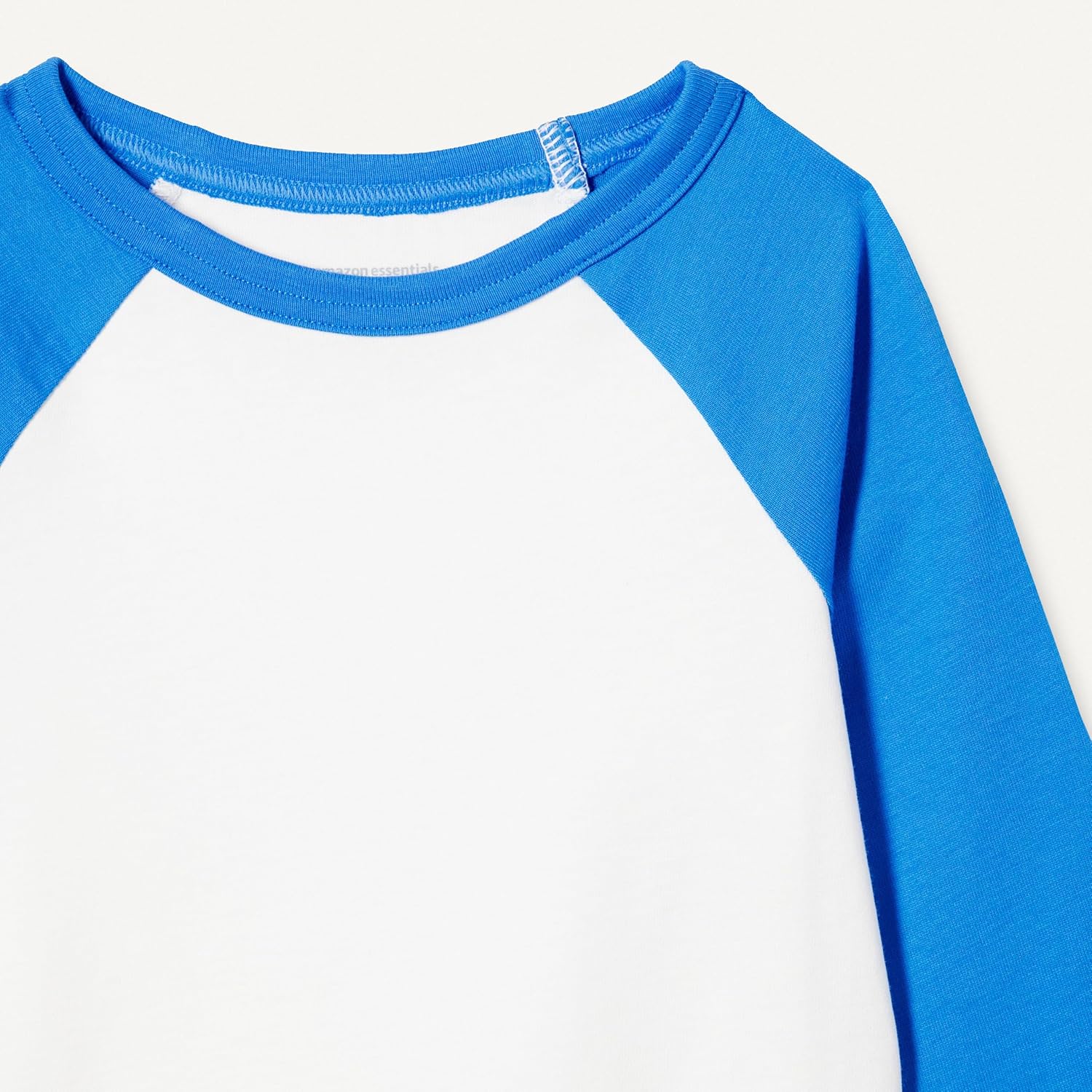 Detalle 2 de Amazon Essentials Boys' Long-Sleeved Cotton T-Shirts, Pack of 3