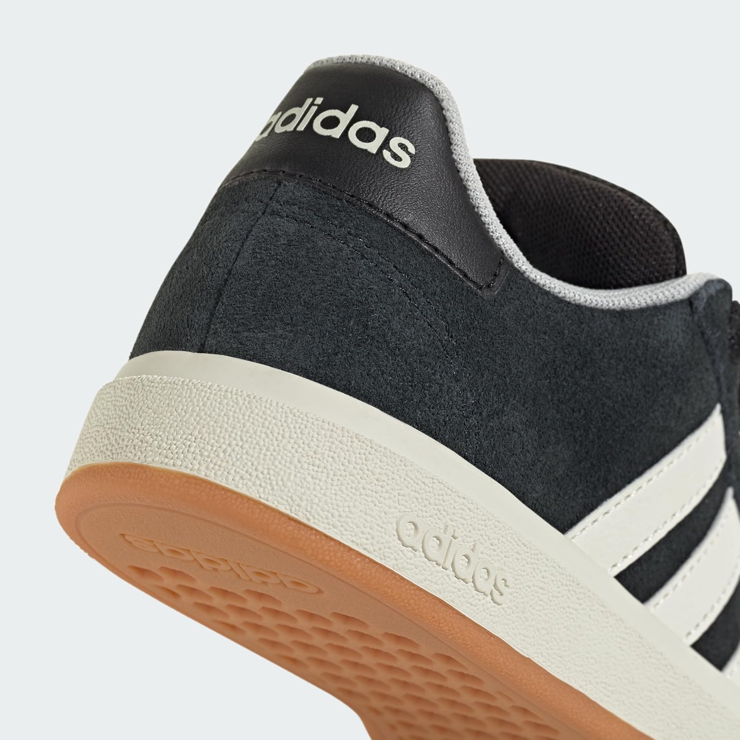 Thumbnail 4 de Adidas Mixte Enfant Grand Court 00S – chaussures en cuir suédé, Core Black/Off White/Gum (38 EU)