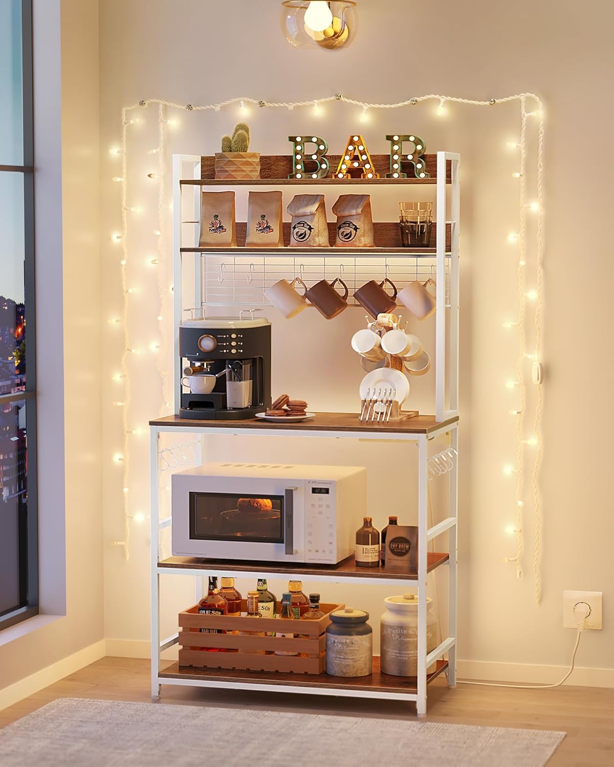 Detalle de VASAGLE Scaffale Cucina con Multipresa KKS025W41EU: versatilità salvaspazio con piano regolabile