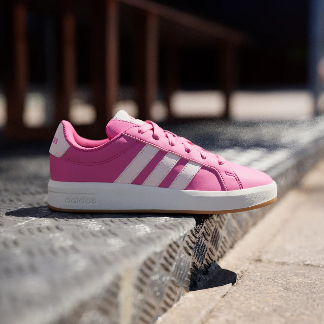 Detalle 2 de Zapatilla Grand Court 3.0 Junior de Adidas – estilo clásico en color rosa para niños