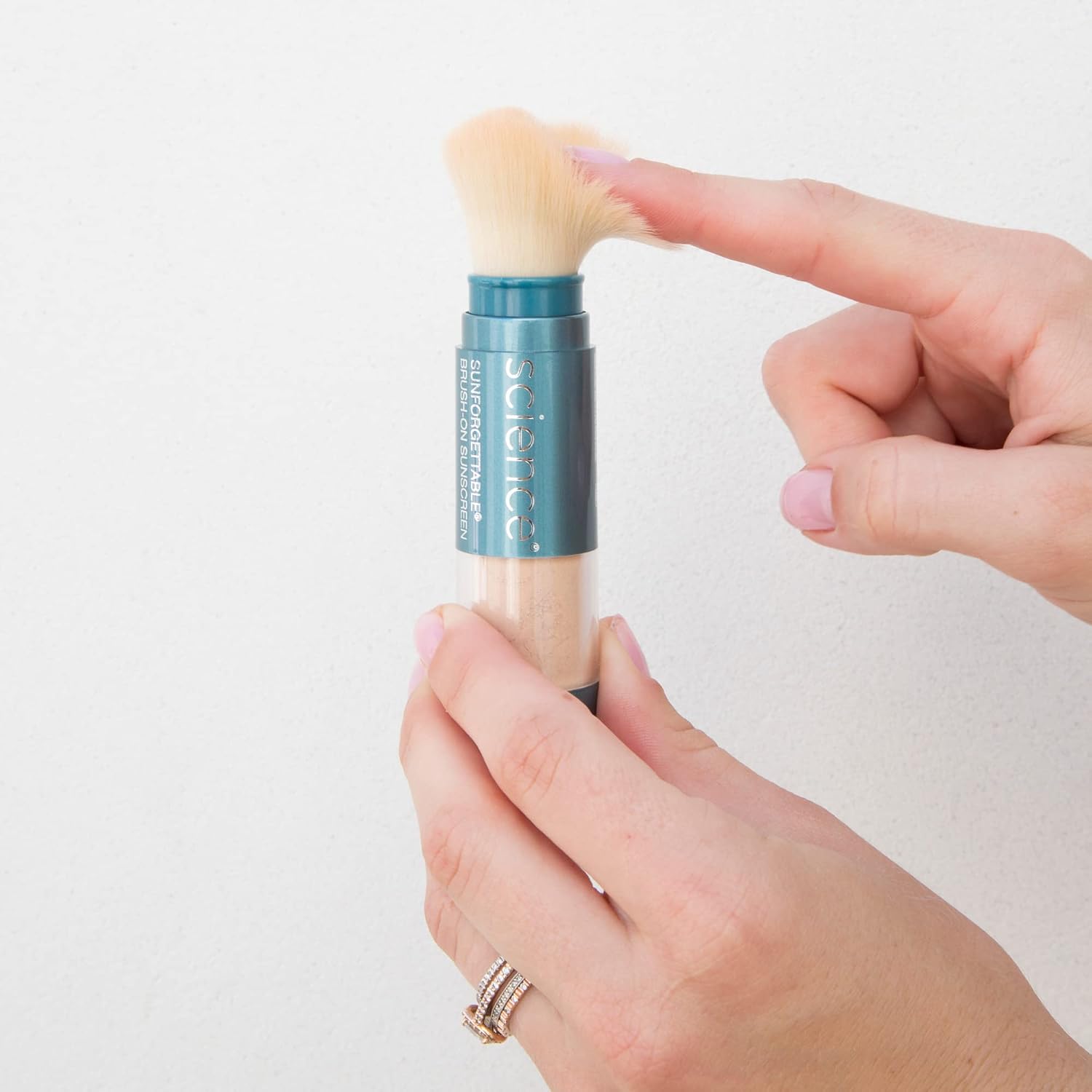 Detalle de Colorescience Brush-On Sunscreen SPF 50