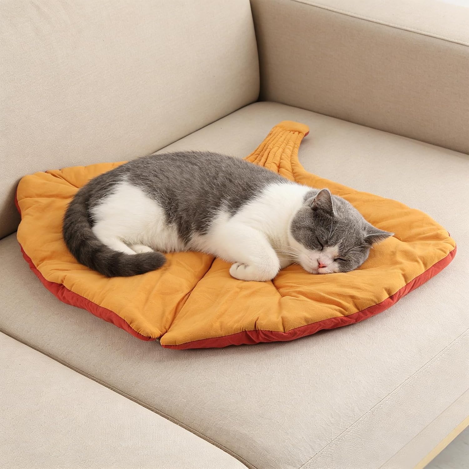 Detalle de Luvore Leaf Shaped Cute Cat Mat – 57x64cm Cotton Cozy Pet Bed for Cats and Small Dogs