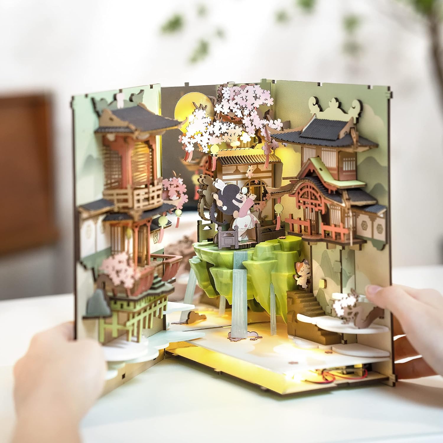 Detalle 1 de Rolife Book Nook Kit for Adults – Falling Sakura DIY Miniature with LED Light