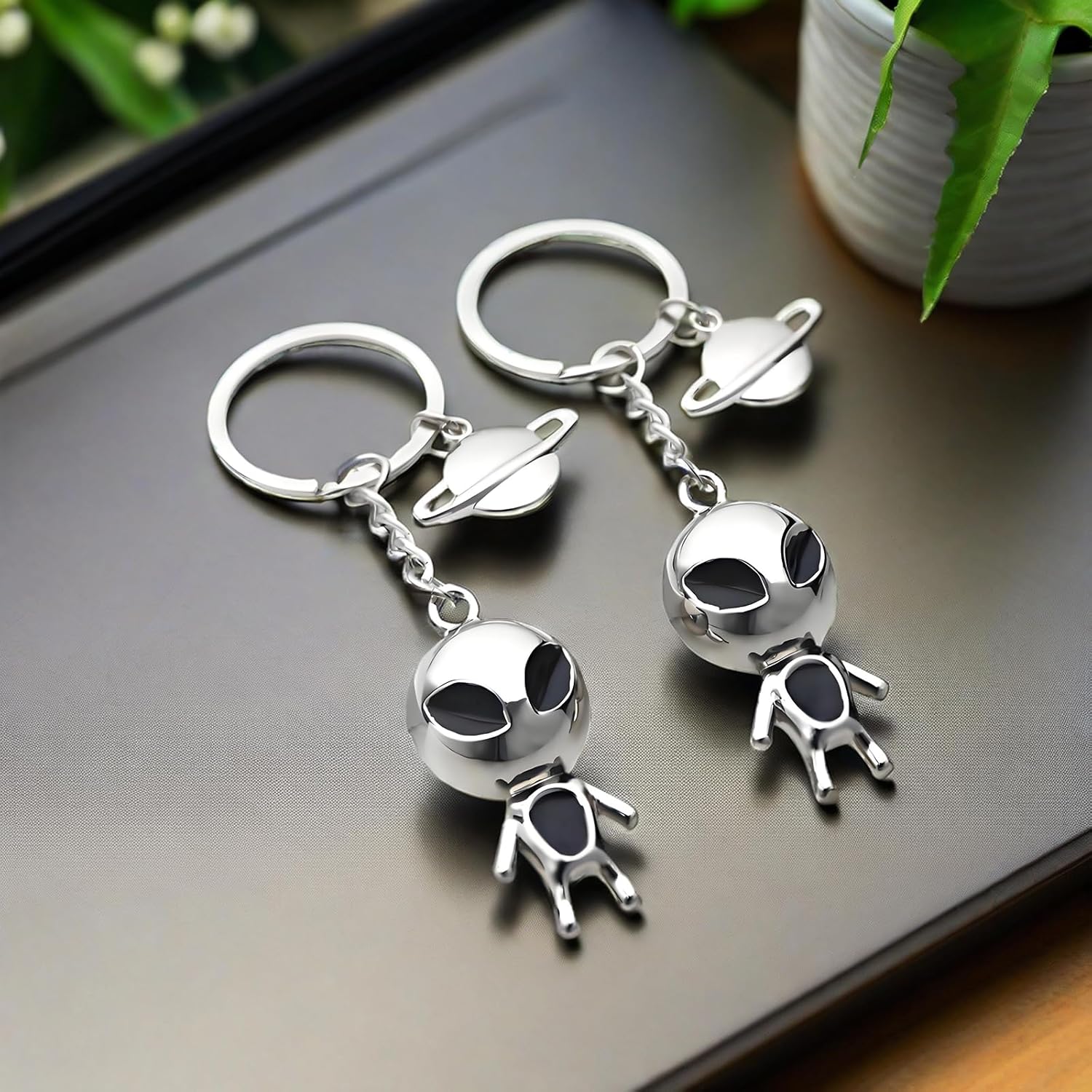 Thumbnail 6 de MUAMAX Aliens Space Keychain – Zinc Alloy Alien Keyring for Keys, Bags and Backpacks