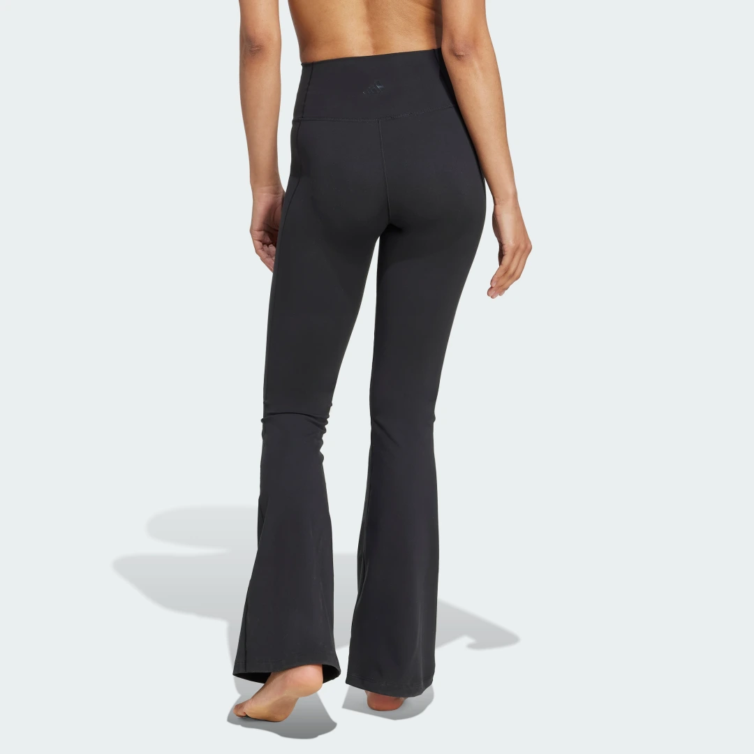 Detalle 2 de Mallas All Me Flare de Adidas (negro) - estilo y comodidad para tus entrenamientos