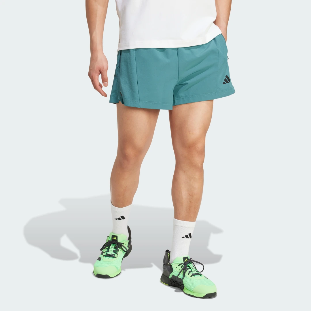 Detalle de Pantalón corto PrimeLift de Adidas: comodidad y rendimiento para entrenos en verde