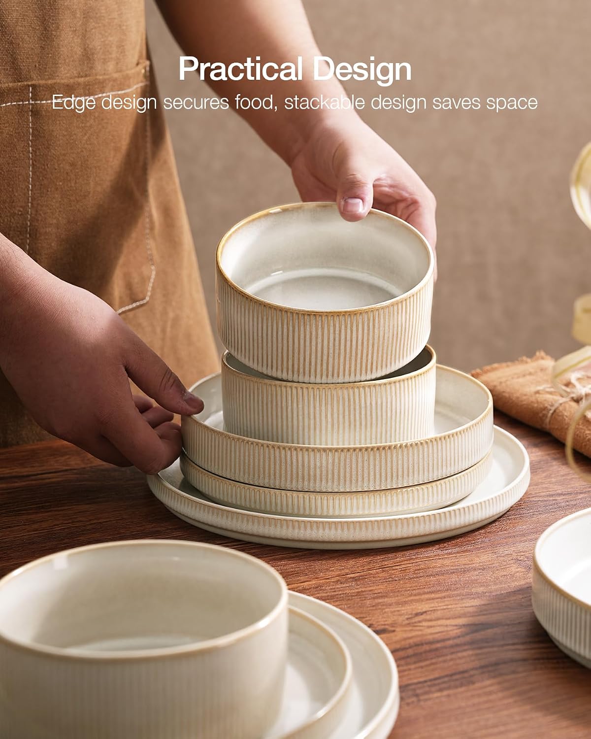 Detalle 2 de Famiware Star Dinnerware Set with Mugs (Service for 6, 24 Pieces) in Cappuccino White