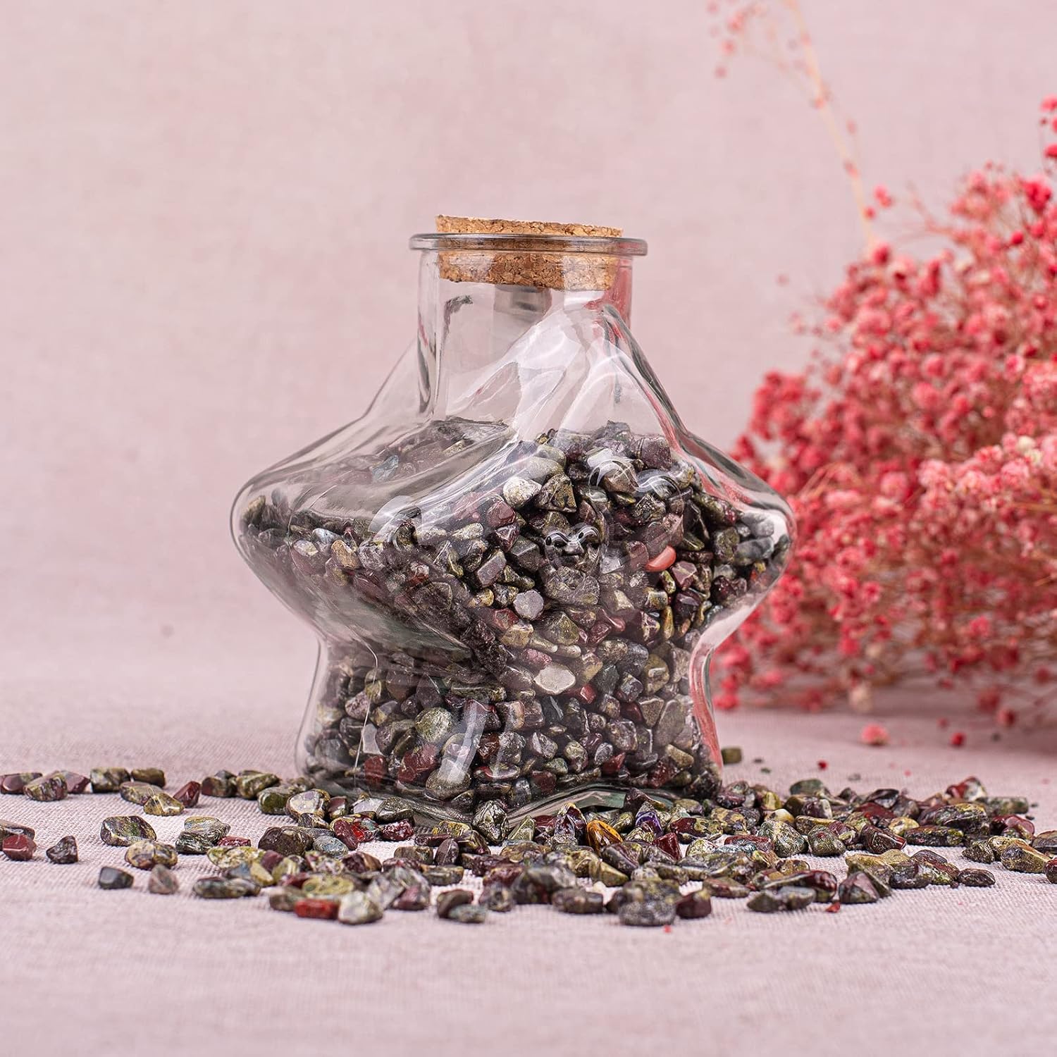 Detalle 2 de SigMntun Dragon Blood Jasper Chips, 200 Polished 7 mm Stones