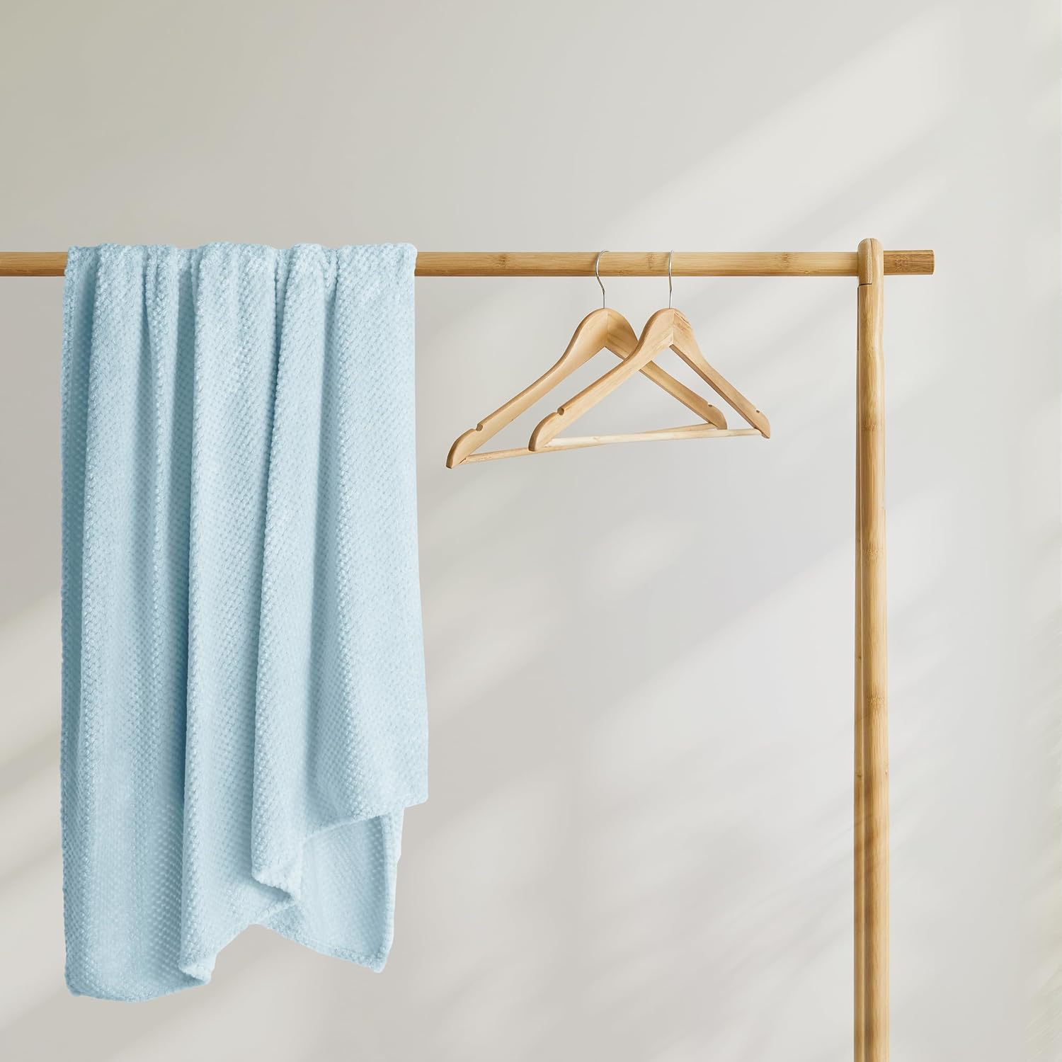 Detalle de DecoKing Couverture Polaire 170 x 210 cm – Plaid Doux en Microfibre, chaud et léger pour lits, canapés et divans