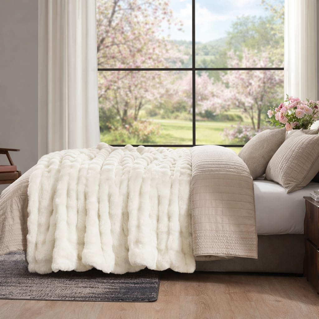 Detalle 2 de Amélie Home Faux Fur Throw Blanket 90" x 90" 🛋