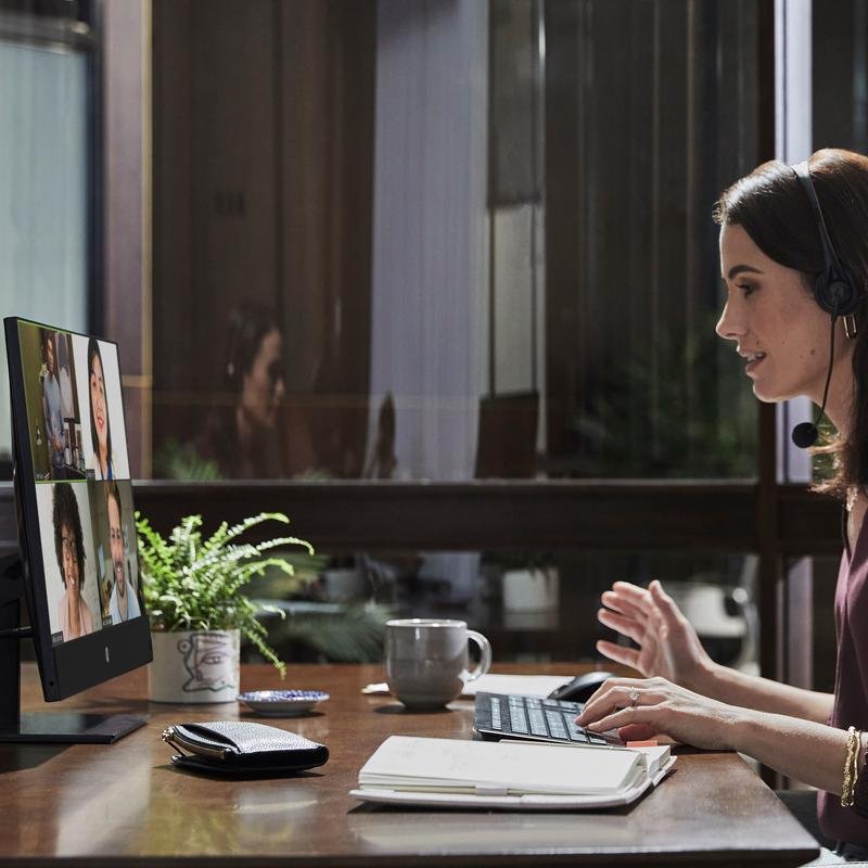 Detalle de HP ProOne 440 G9: All-in-One con Intel Core i7-14700T, 16 GB y 512 GB SSD para oficina moderna