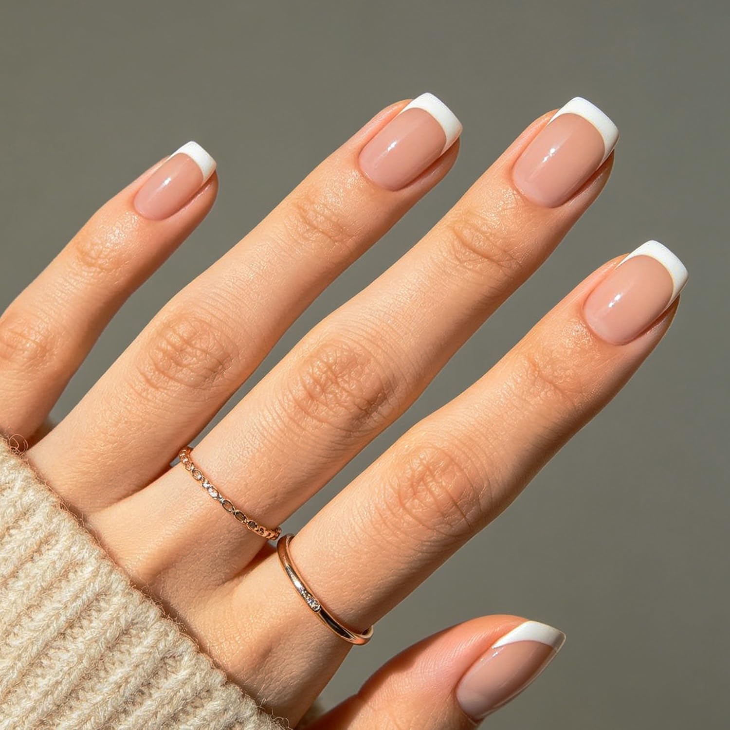 Detalle de Modelones French Tips Press On Nails: Summer Pink & White Short Square, 32-Piece Reusable Nail Kit