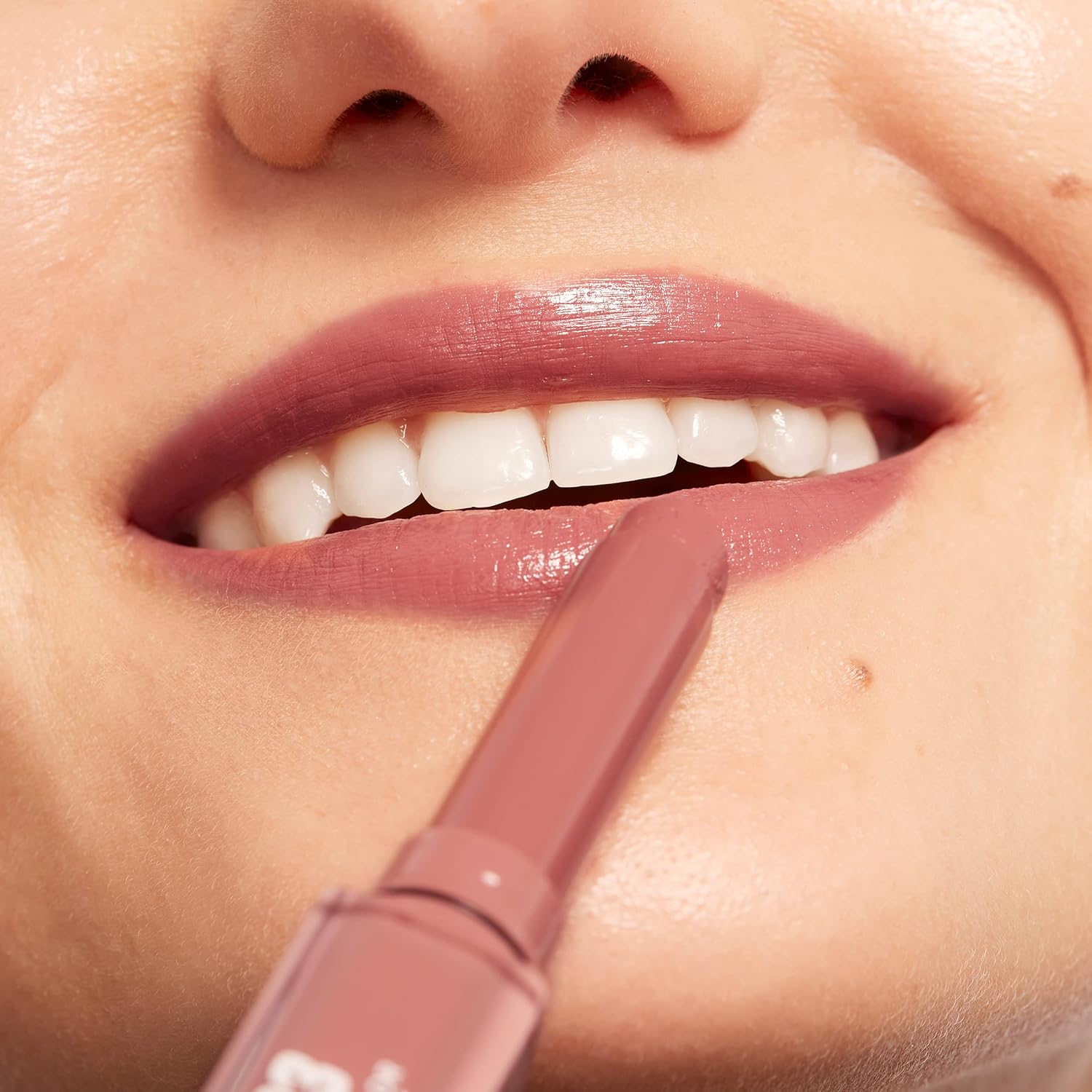 Detalle 2 de 3INA The Color Lip Glow 503 Rosa Nude rossetto nutriente 🎨