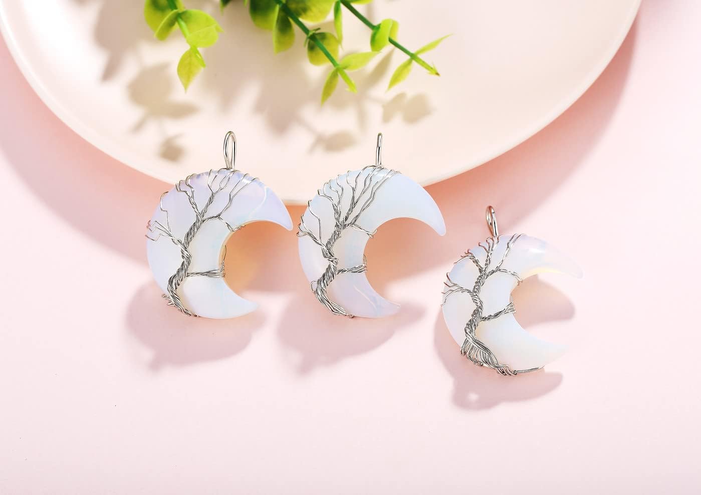Detalle de XIANNVXI Crystal Necklace for Women – Crescent Moon Opalite Pendant