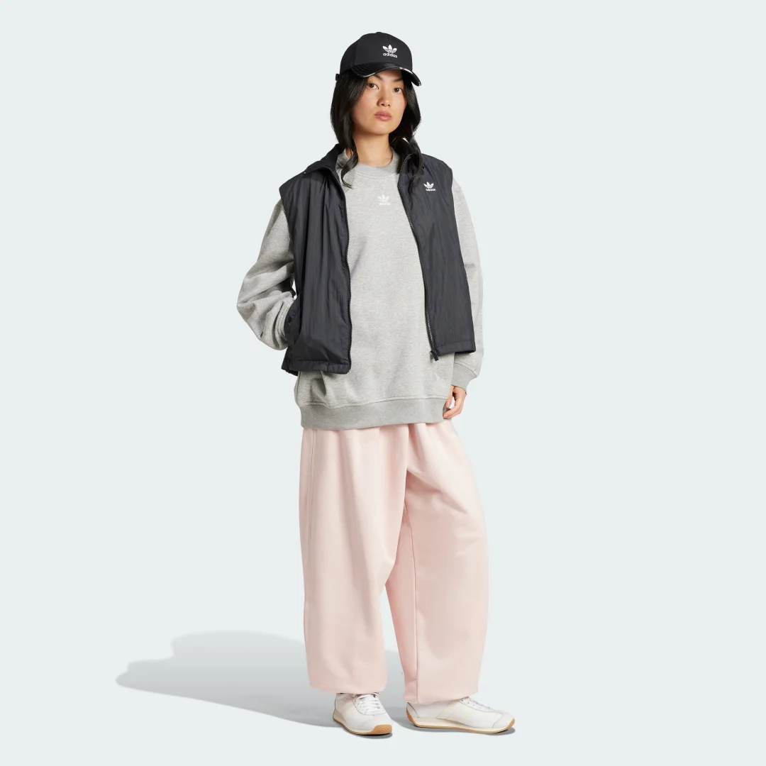Detalle de Sudadera larga holgada de felpa y cuello redondo Essentials de Adidas