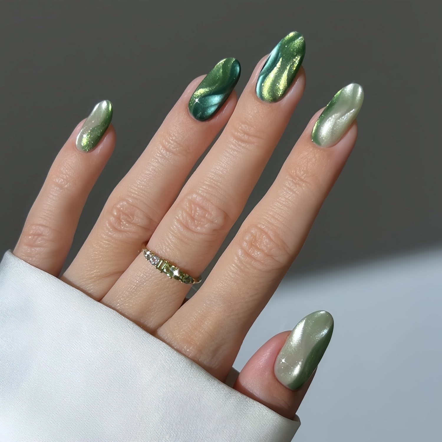 Detalle 2 de Senvenski Gelatina Vetro Cat Eye con bacchetta magnetica semipermanente Giada Verde (15 ml)