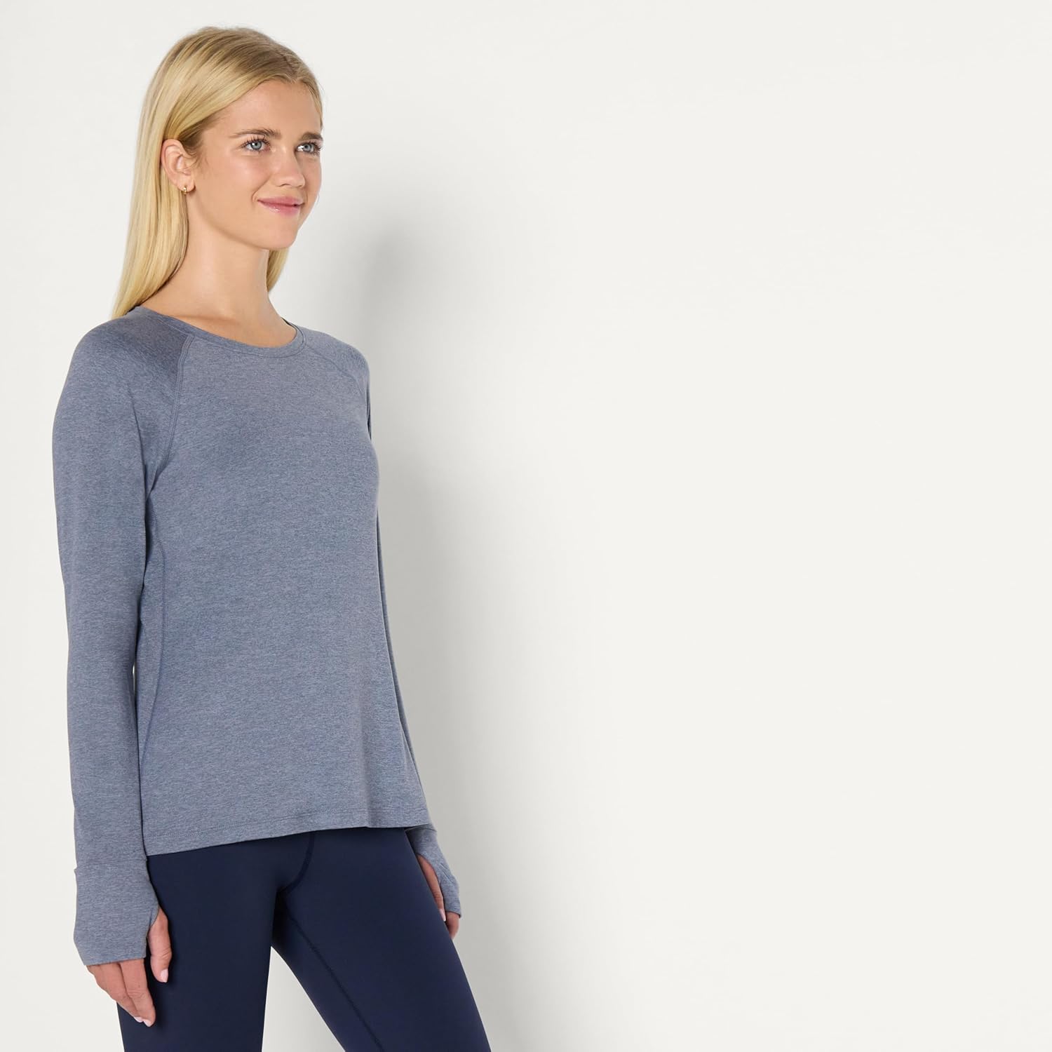 Thumbnail 1 de Amazon Essentials Women’s Soft Performance Lightweight Stretch Long-Sleeve Workout Top