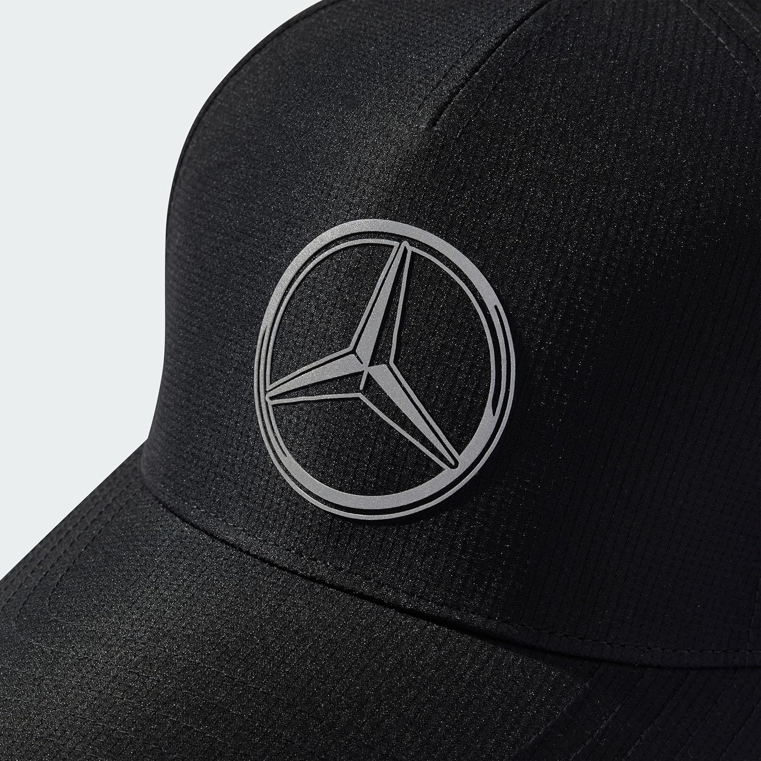 Detalle de adidas unisex Mercedes-AMG Petronas Formula One Team mechanics Climacool trucker cap