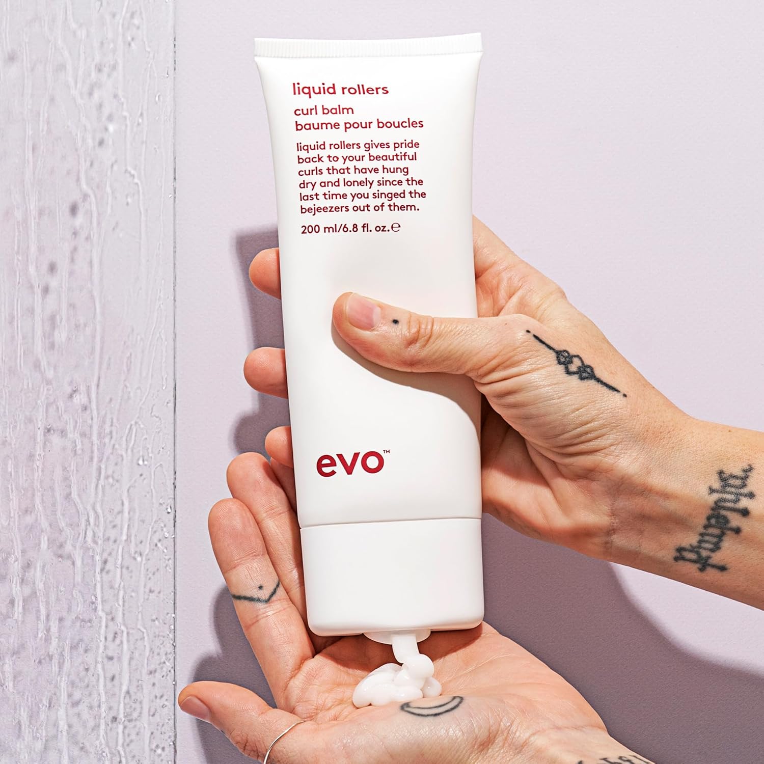 Detalle de Evo Liquid Rollers Curl Balm: Lightweight, Buildable Curl Definition and Frizz Protection