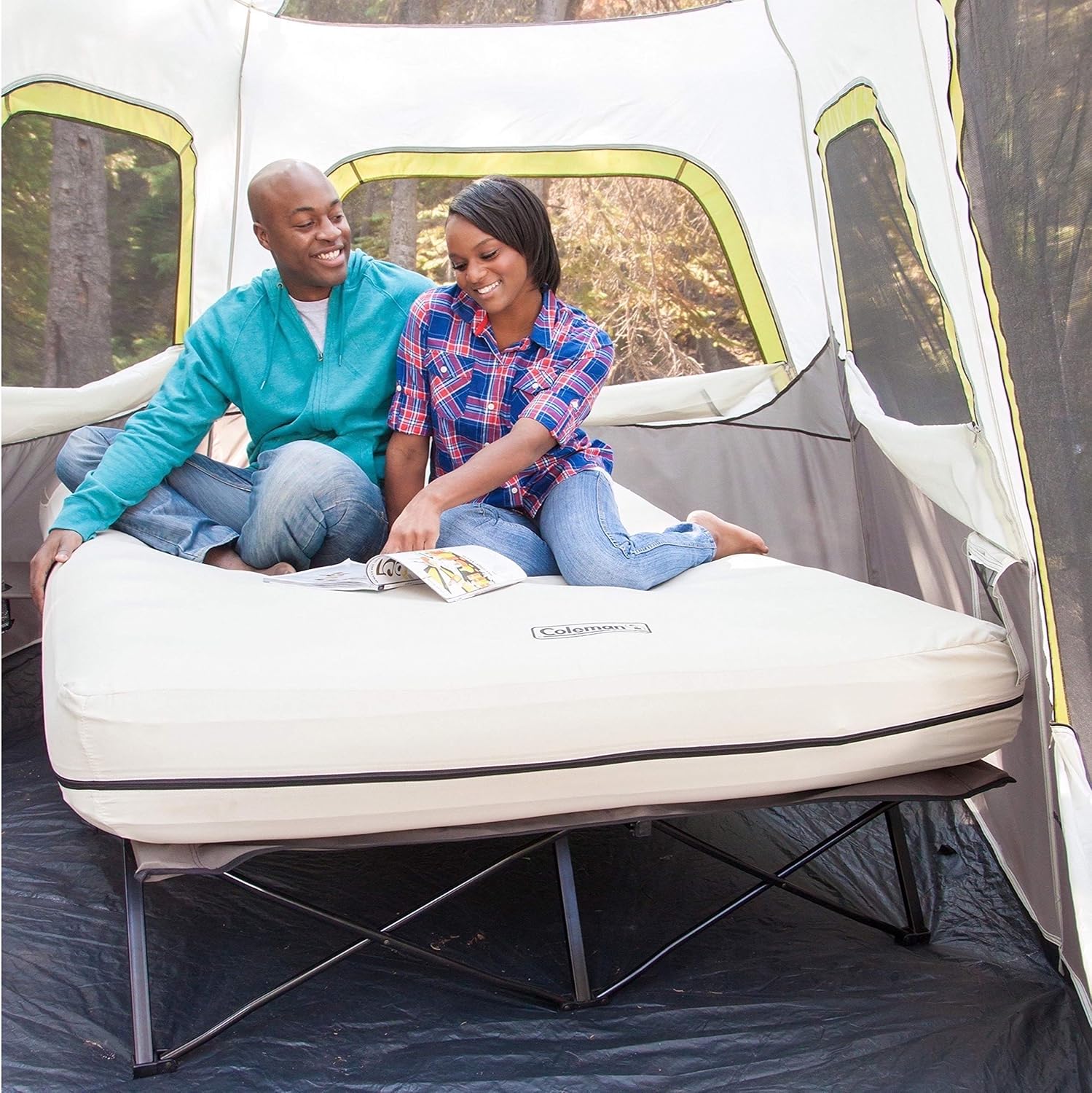 Detalle de Coleman Queen-Size Airbed Cot Combination: Folding Bed with Steel Frame, Side Table, and Battery Pump