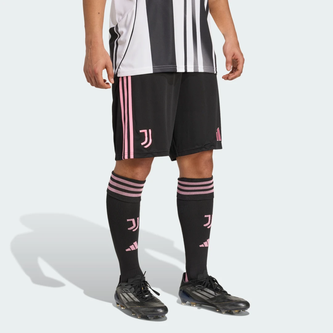 Detalle de Pantalón corto primera equipación Juventus 25/26 de Adidas