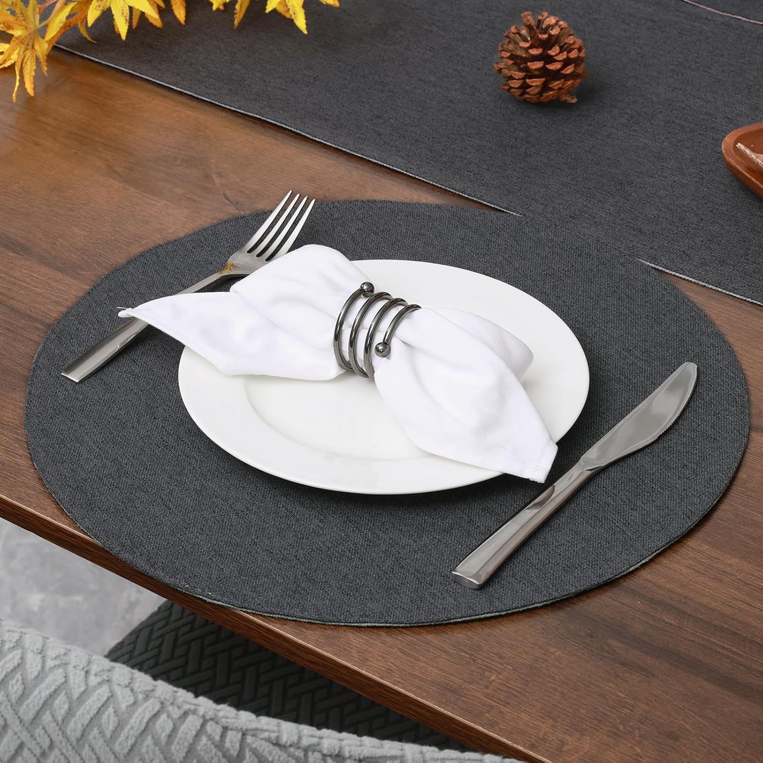 Detalle de Banchif Tischsets 38 cm Rund – Leinenimitat, 8er Set, beidseitig nutzbar, rutschfest und abwaschbar (Grau-Schwarz)
