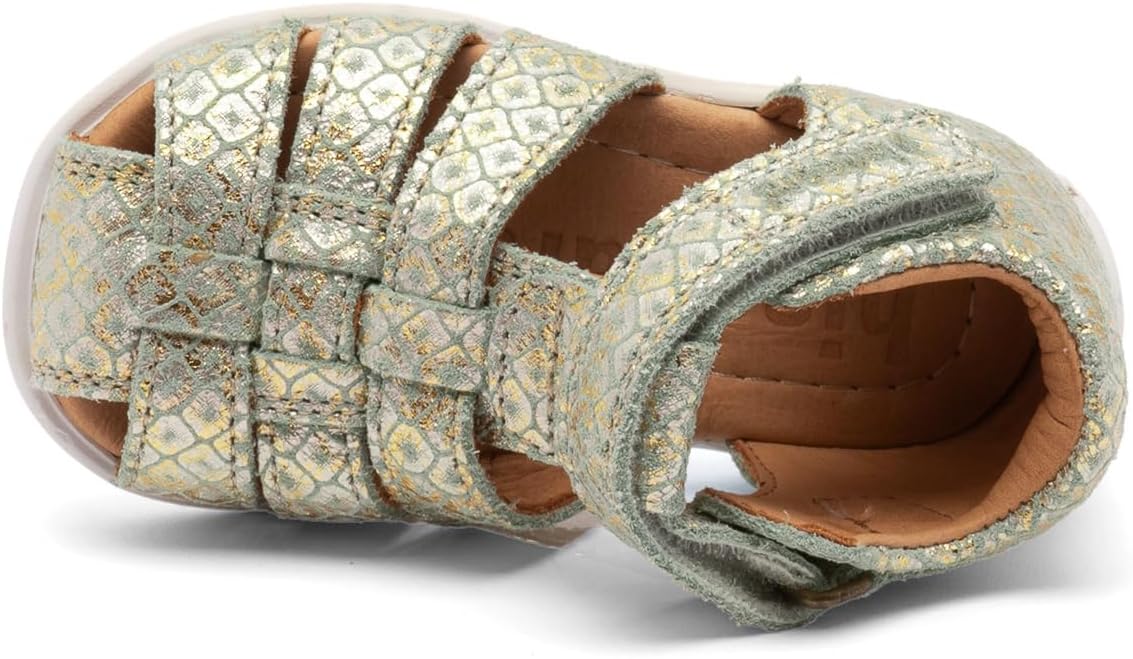 Detalle de Bisgaard CarlySandal – Unisex Kinder Sandale aus natürlichem Leder, handgefertigt in Portugal