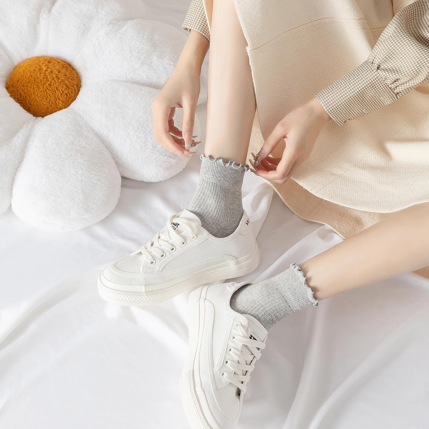Detalle de AniKigu Women's Ruffle Socks, Size 5-9