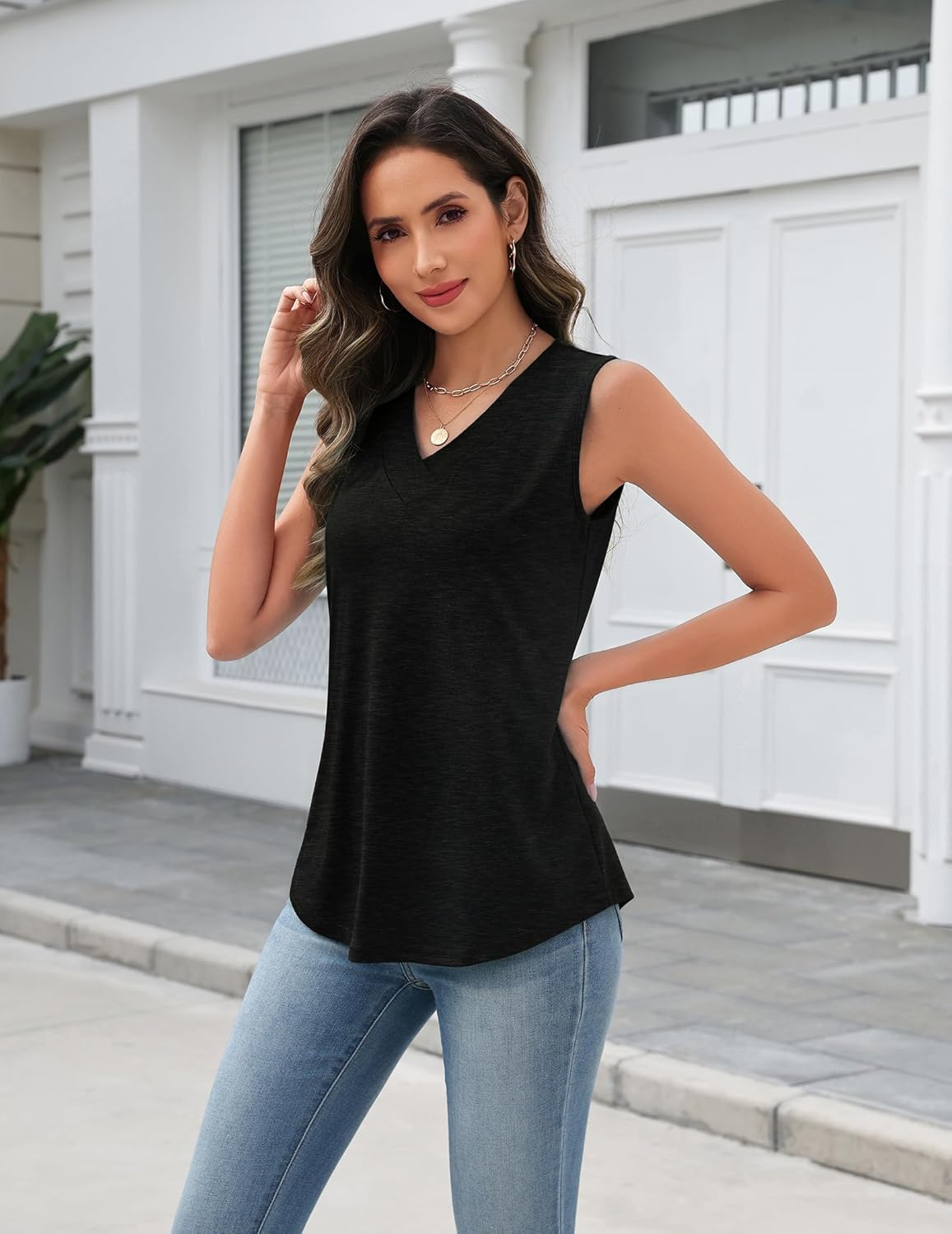 Detalle 2 de Zeagoo Women’s V Neck Tank Top — Loose Fit Sleeveless Summer Blouse for Business Casual & Dressy Outfits