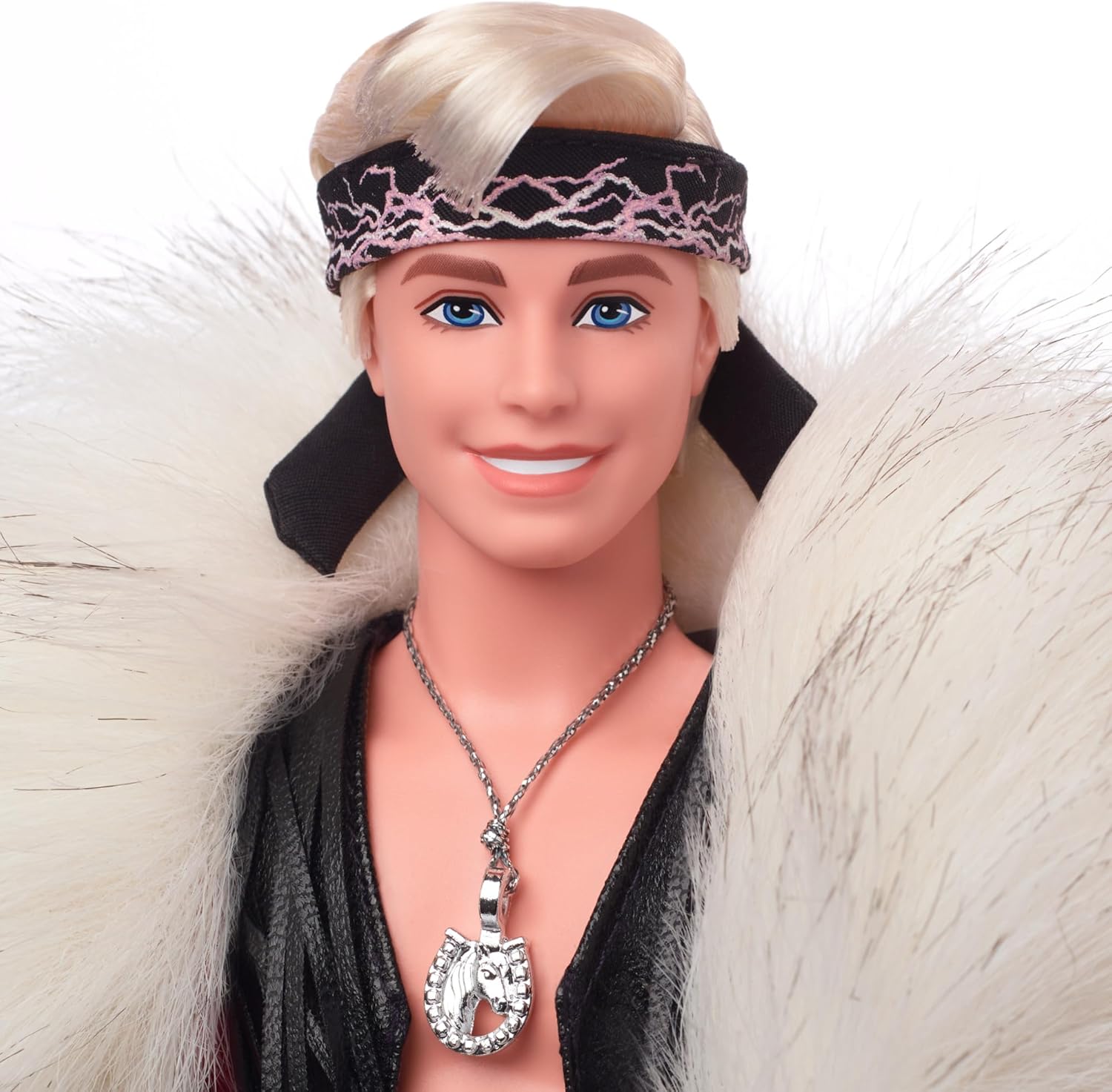 Thumbnail 2 de Barbie The Movie Ken Doll HRF31 in Faux Fur Coat with Fringe Vest & gold-tone chain