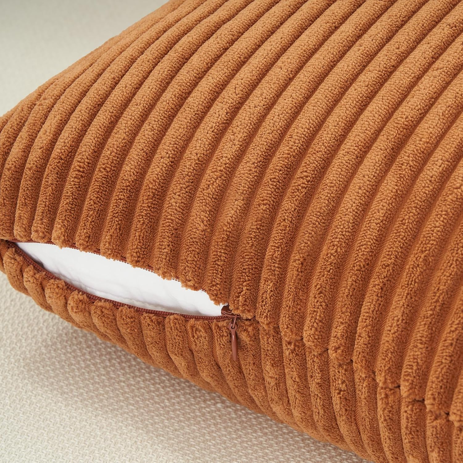 Detalle de Topfinel Kissenbezug 45x45 Herbst Karamell Orange im 2er-Set (Cord-Kordsamt, versteckter Reißverschluss)