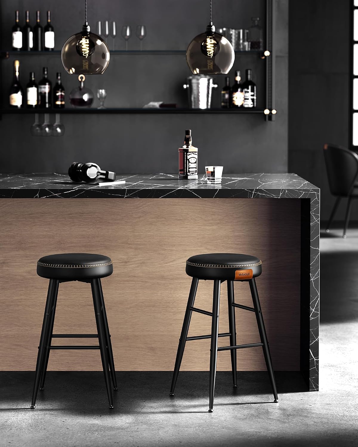 Detalle de VASAGLE EKHO LBC080B01 – 2 niskie stołki barowe, siedzisko PU, 63 cm