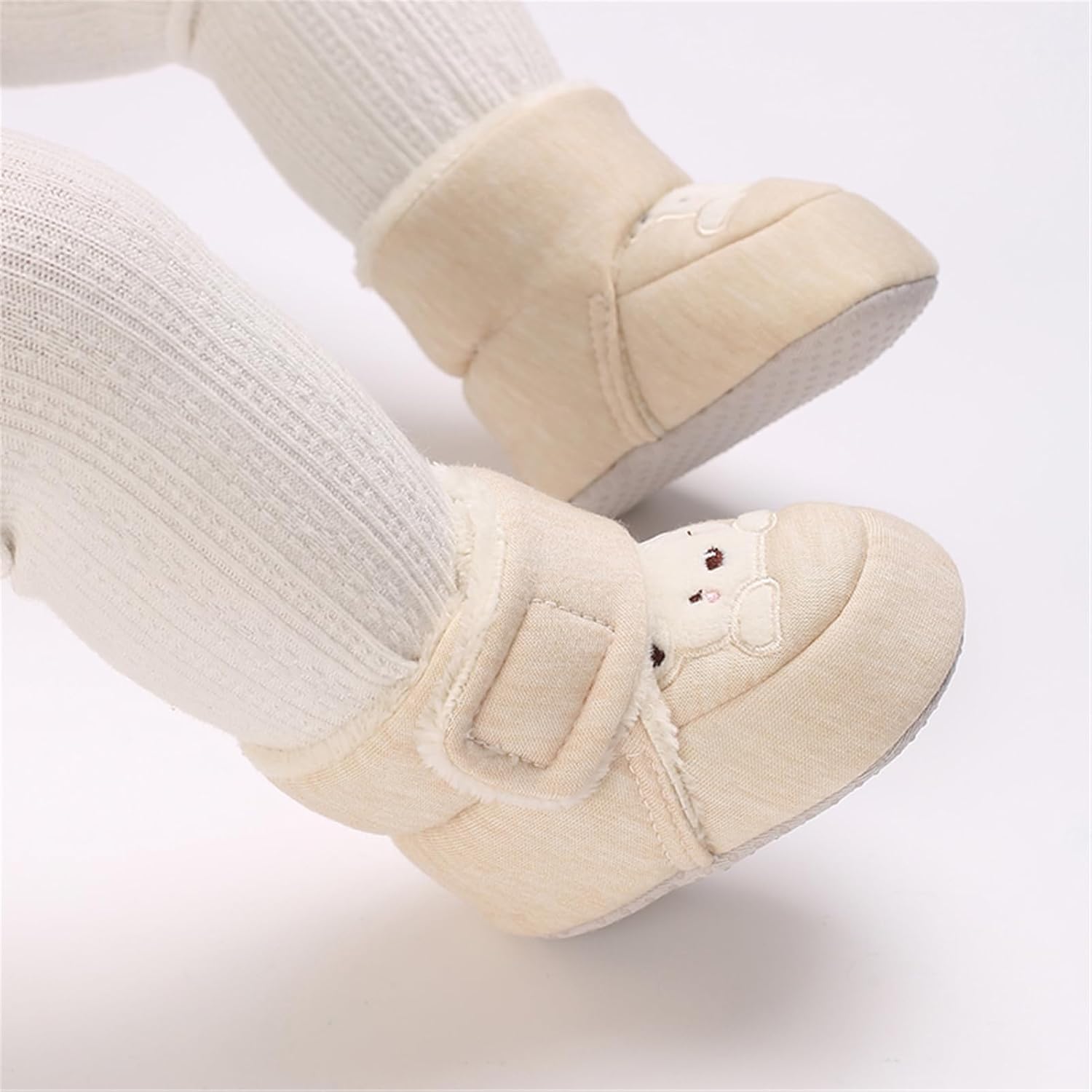 Detalle de RVROVIC plush winter snow boots for babies and toddlers with anti-slip sole and bowknot detail