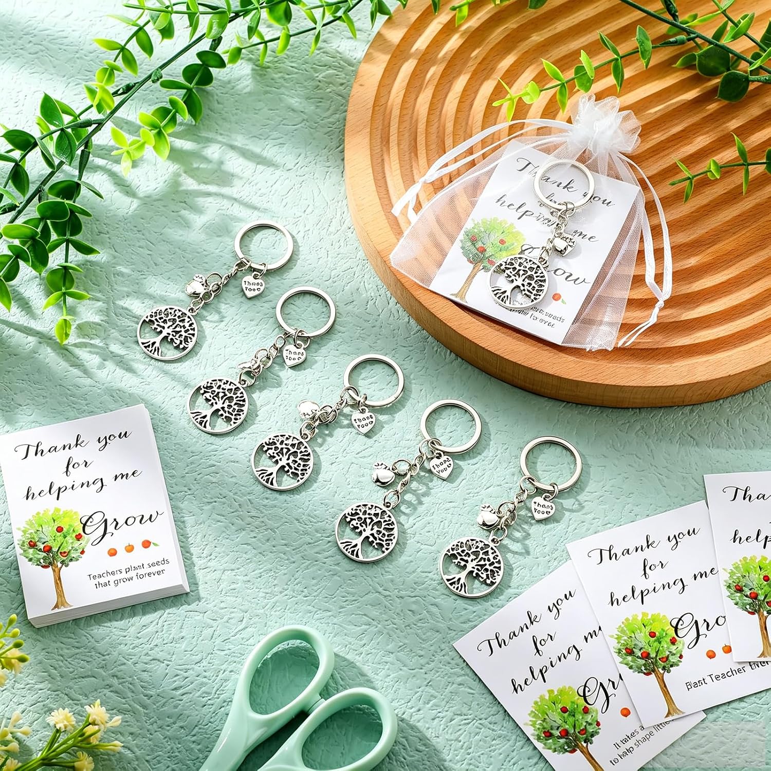 Detalle de Johiux 12 Set Teacher Appreciation Gifts: Bee Keychains with Card & Organza Pouches