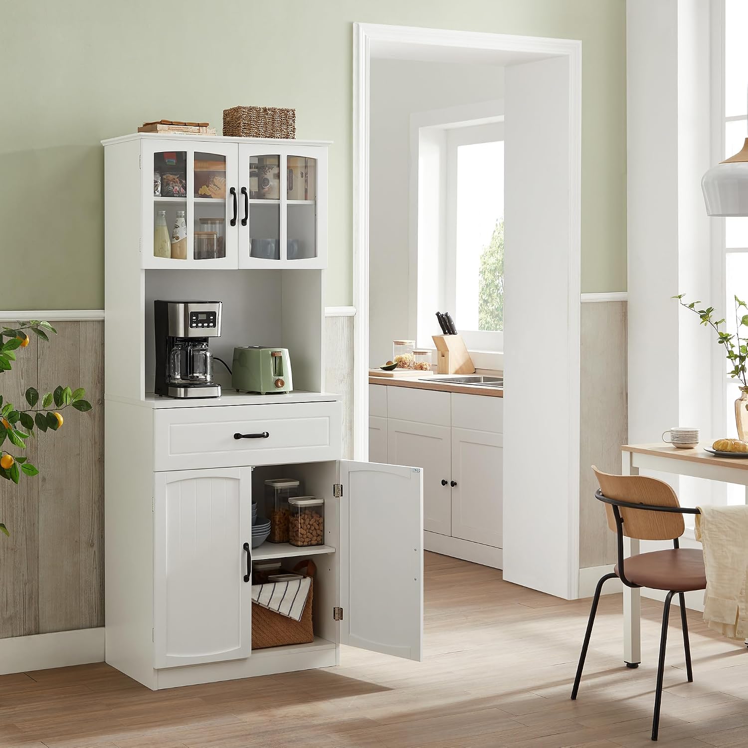 Detalle de VASAGLE LSC361W21 Tall Kitchen Cabinet with Glass Doors and Adjustable Shelves