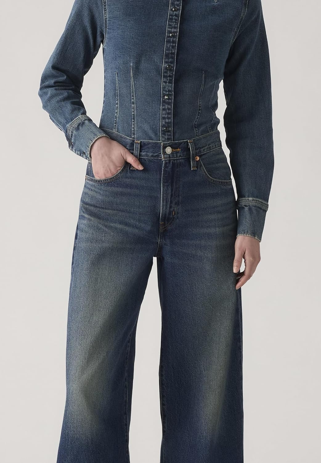 Detalle de Levi's XL Straight-jeans för dam med vida, raka ben och knytbar midja