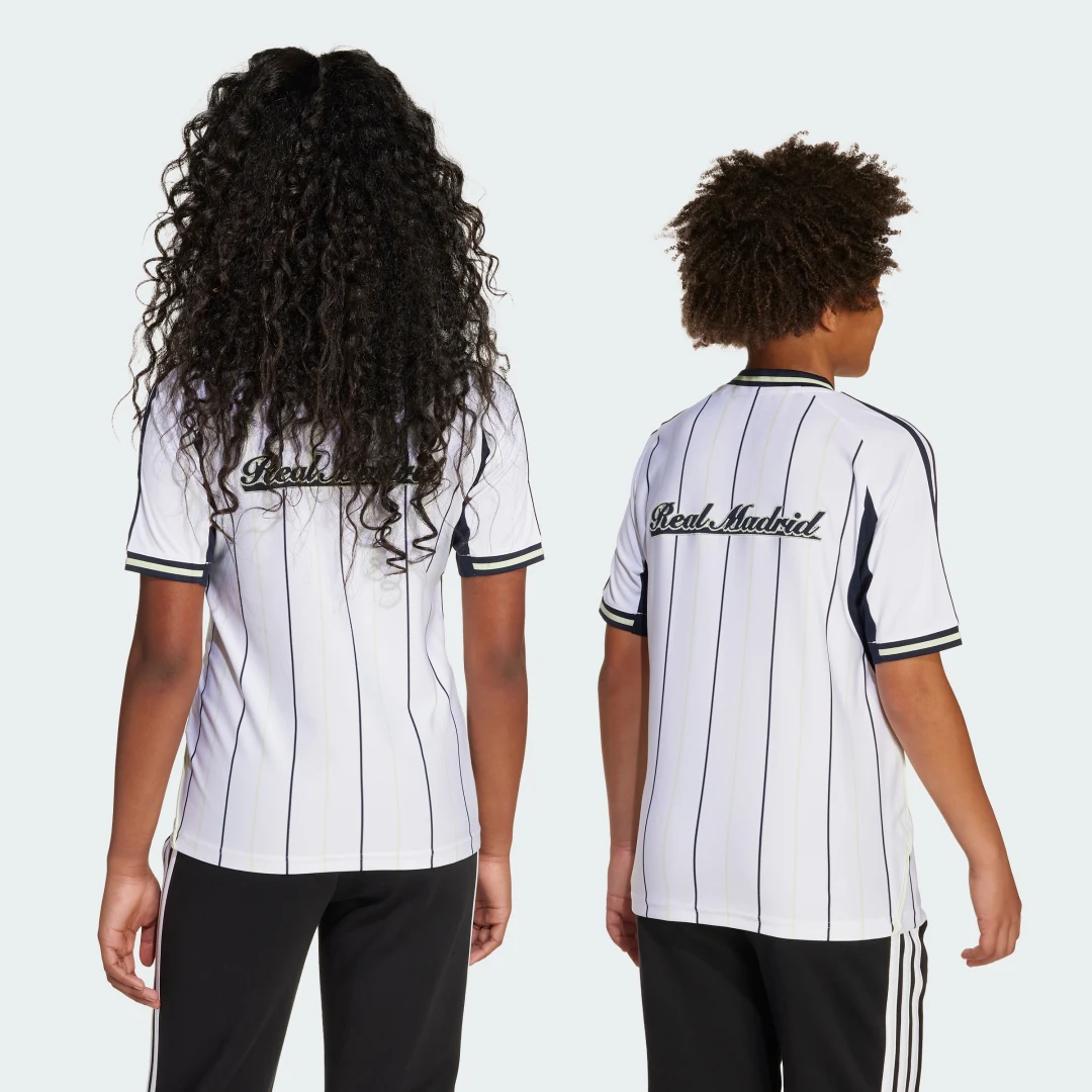 Detalle de Camiseta Real Madrid US Pack de Adidas (Blanca) – para fans que siguen cada partido