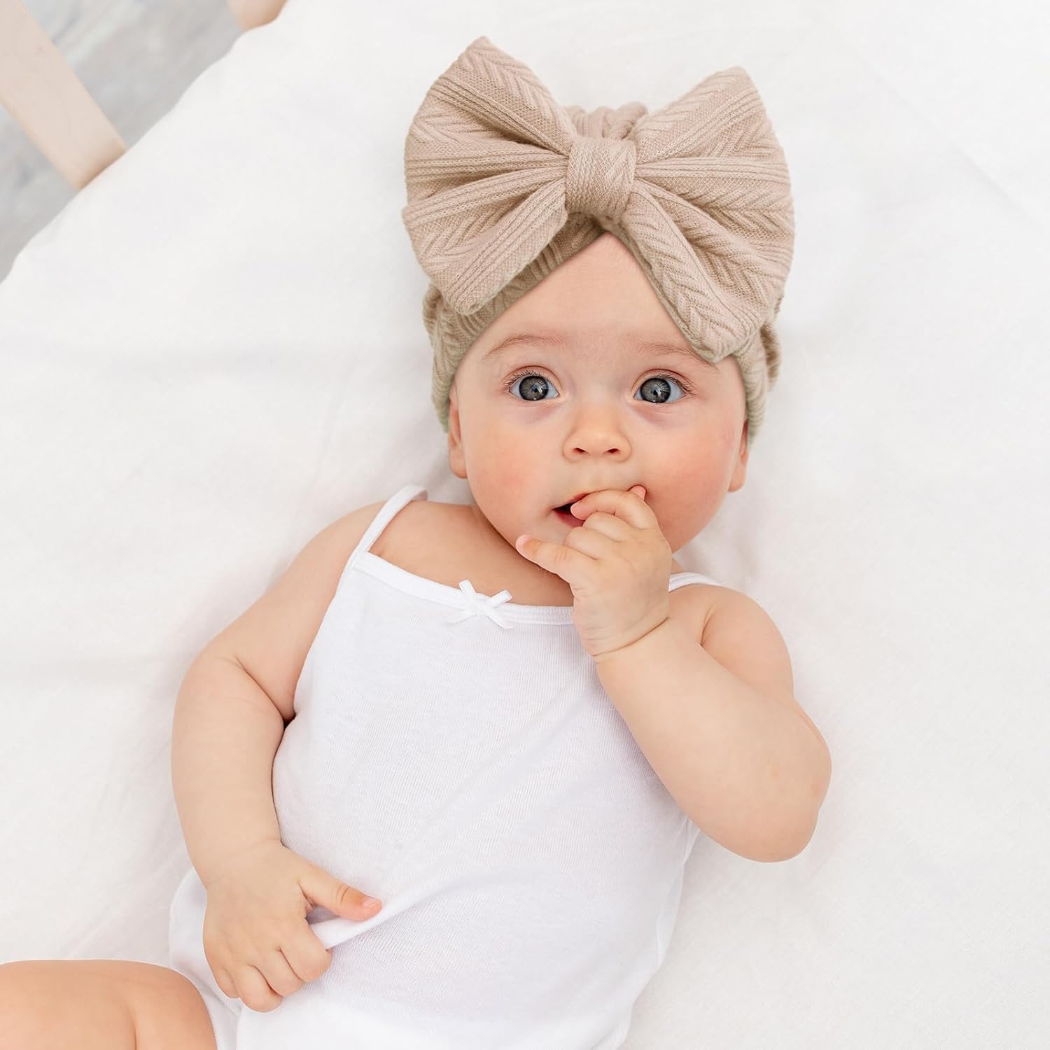 Thumbnail 4 de DRESHOW Newborn Hats Mittens Set: Soft Cotton Hospital Hat and Scratch-Prevention Mittens (0–6 Months)