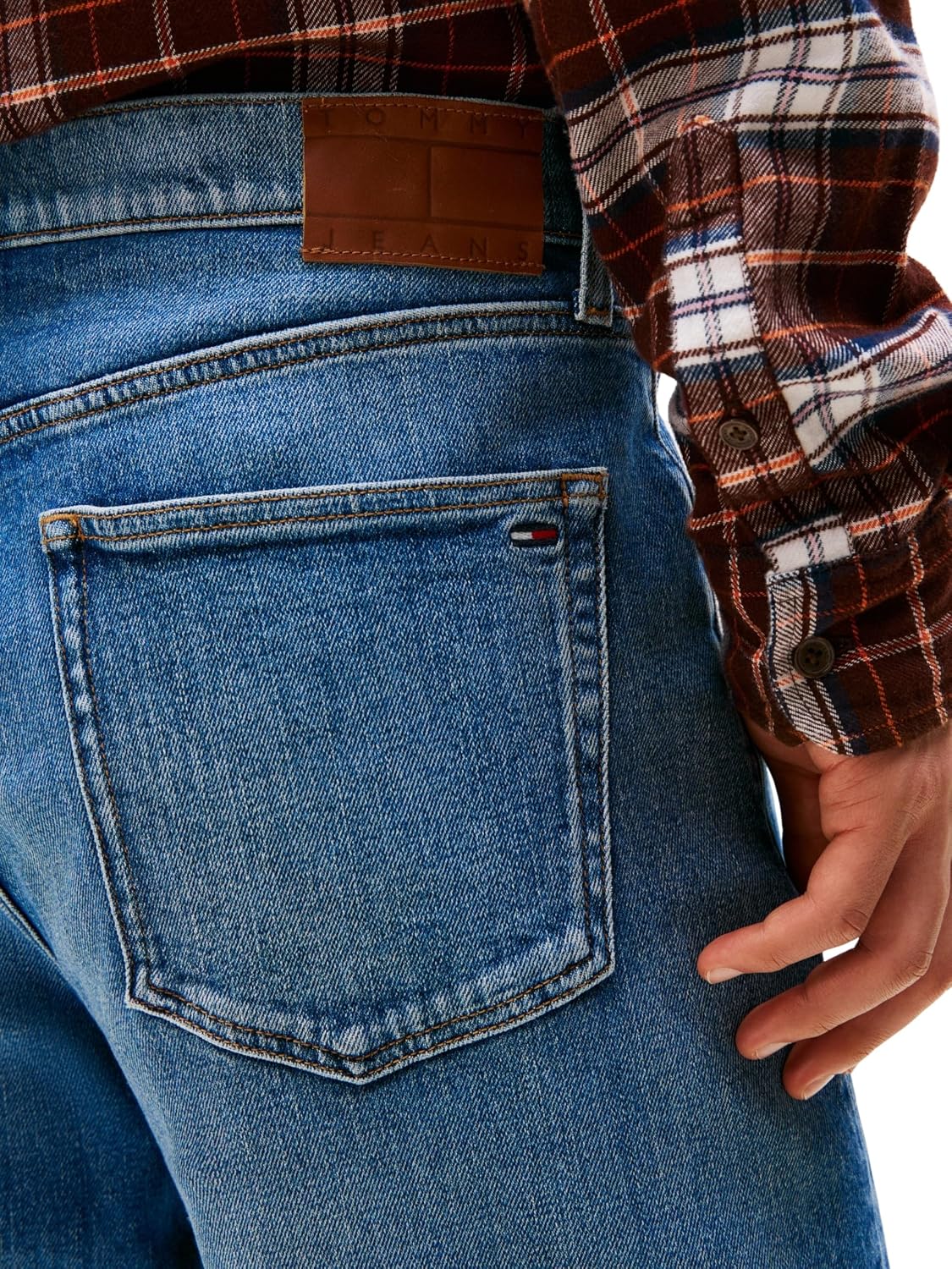Detalle 2 de Tommy Jeans Men's Sonny Regular Tapered Jeans (Bi0134)