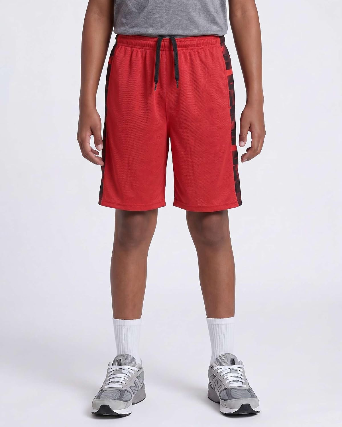 Detalle 2 de Real Essentials 5 Pack Boys' Mesh Basketball Athletic Shorts with Pockets