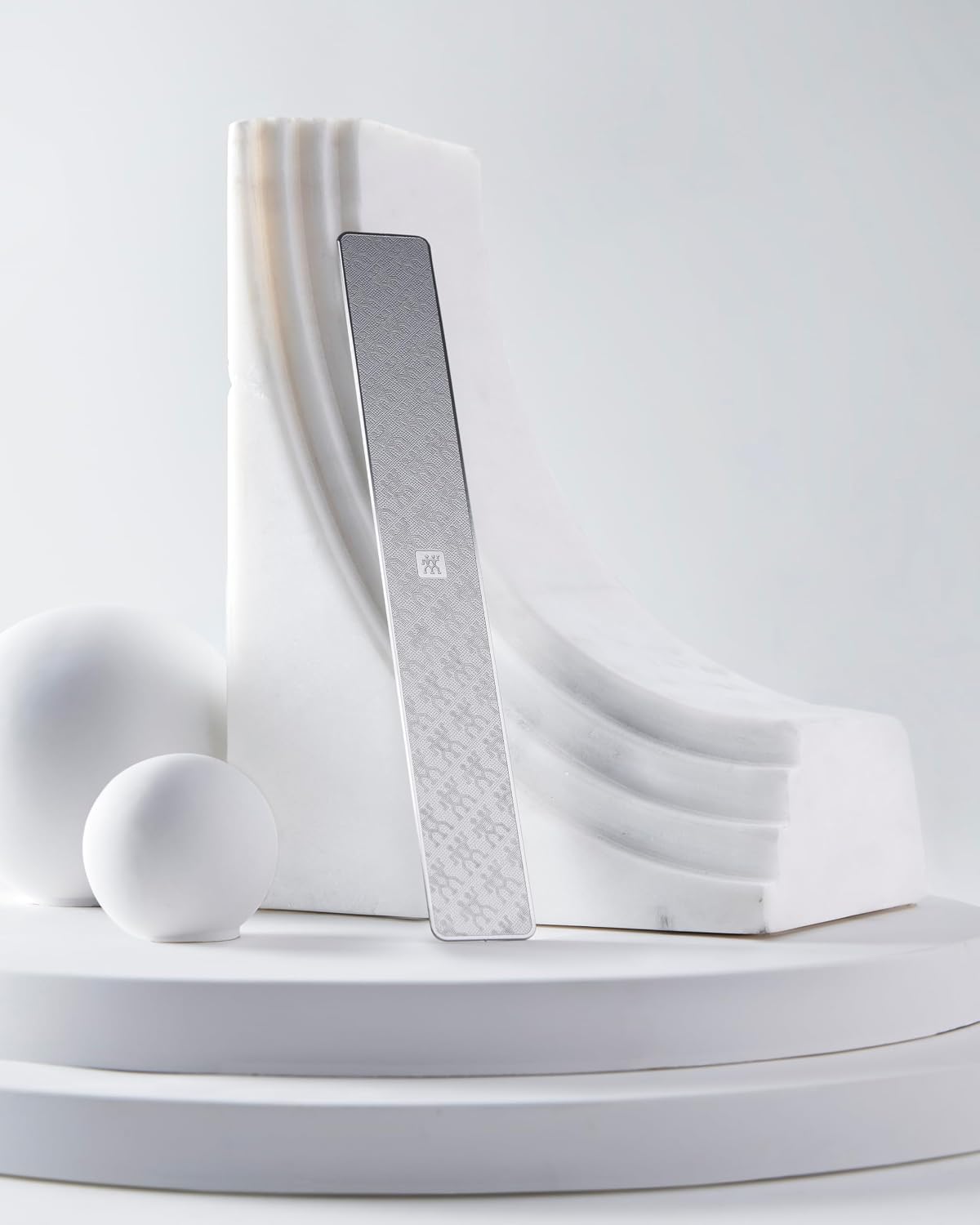 Detalle de ZWILLING Edelstahl Nagelfeile – Exklusives Design, grob- und fein körnige Feilenflächen, 140 mm, Silber