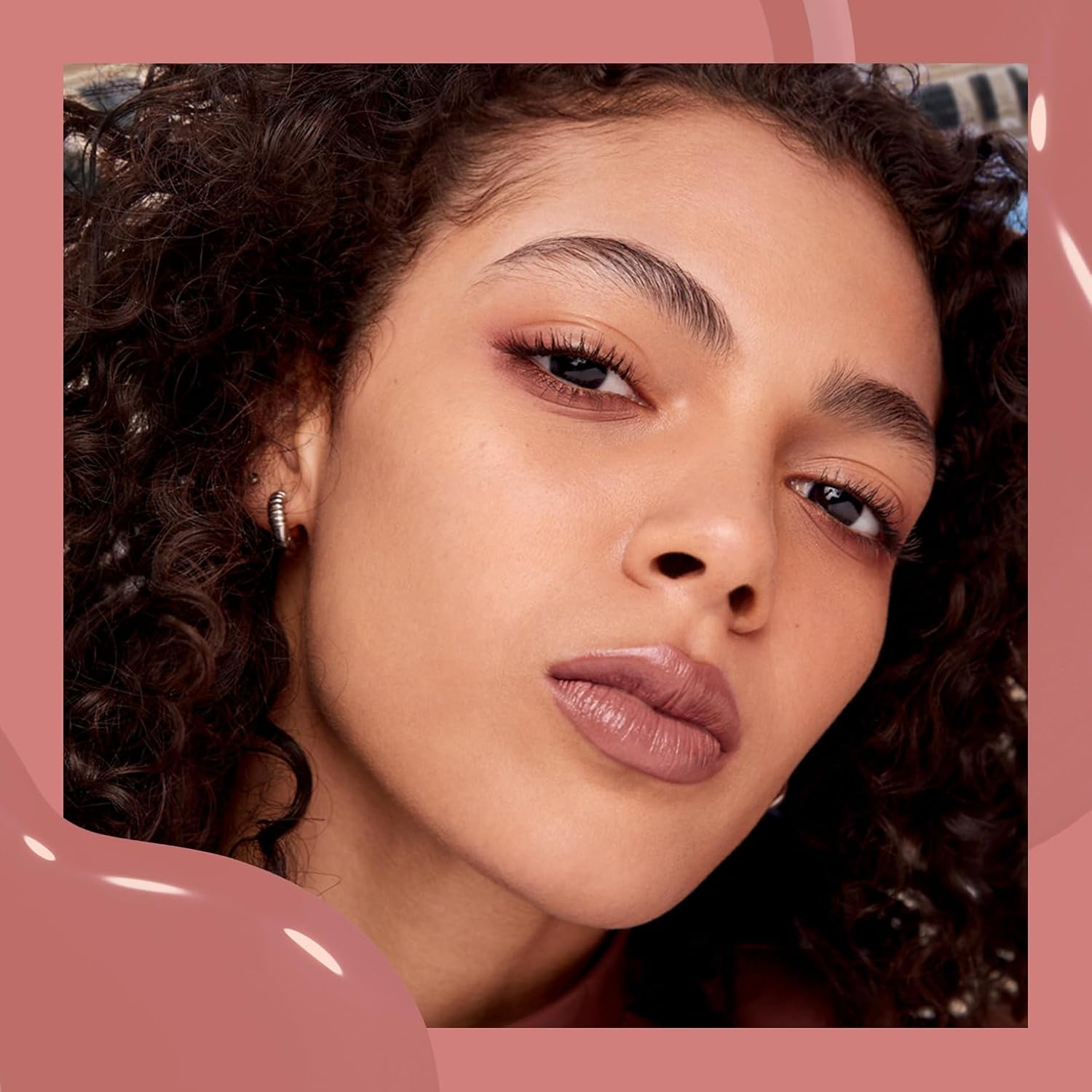 Thumbnail 6 de Maybelline New York Super Stay Vinyl Ink flüssiger Lippenstift Nr. 100 Charmed (4,2 ml) – glänzendes Finish mit bis zu 16 Stunden Halt