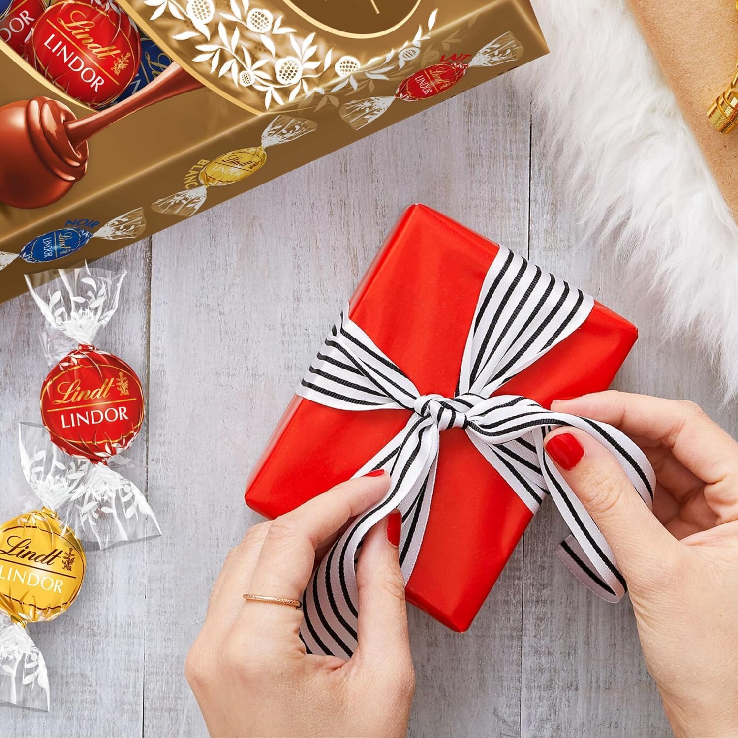 Detalle 1 de Lindt LINDOR SURTIDO CORNET: Delicias de chocolate para compartir 🍫