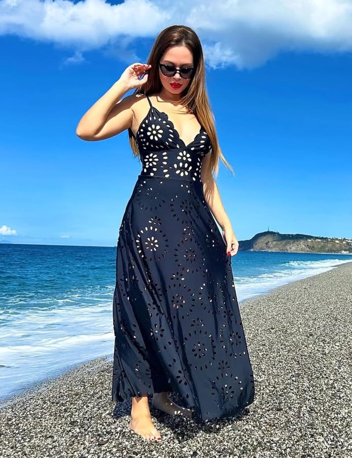 Detalle de FLAXMAKER One-Piece Swimsuit for Women with Floral Petal Design, Deep V-Neck and Skirt