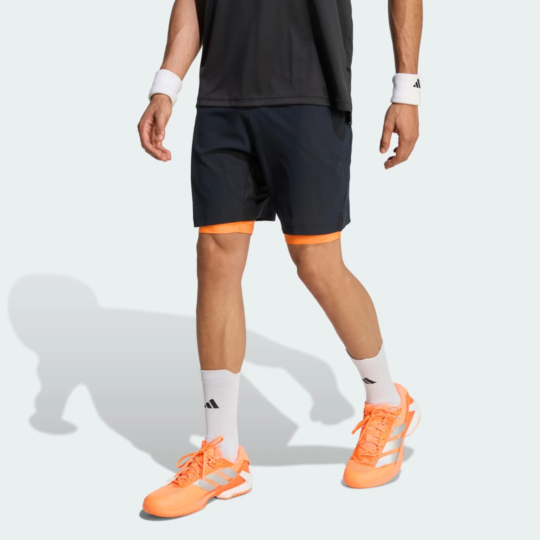Detalle de Conjunto de pantalón corto de tenis con interior Climacool de Adidas – Negro