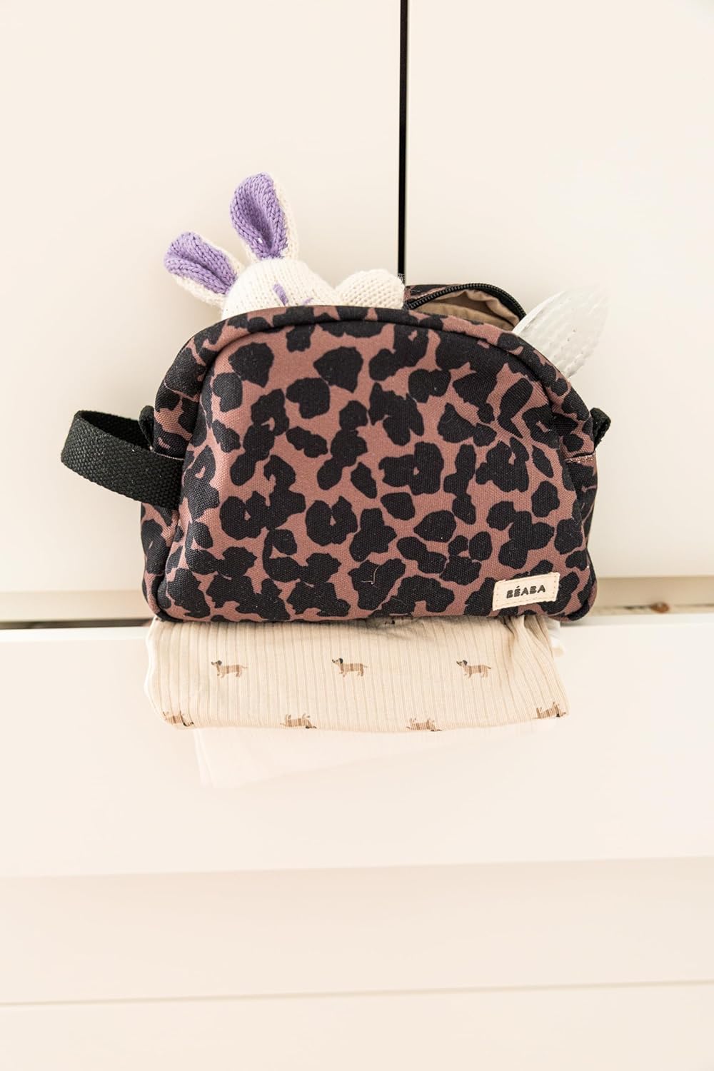 Thumbnail 4 de BÉABA Trousse de toilette Bébé – Trousse de Soin Léopard, imperméable, 2 poches intérieures