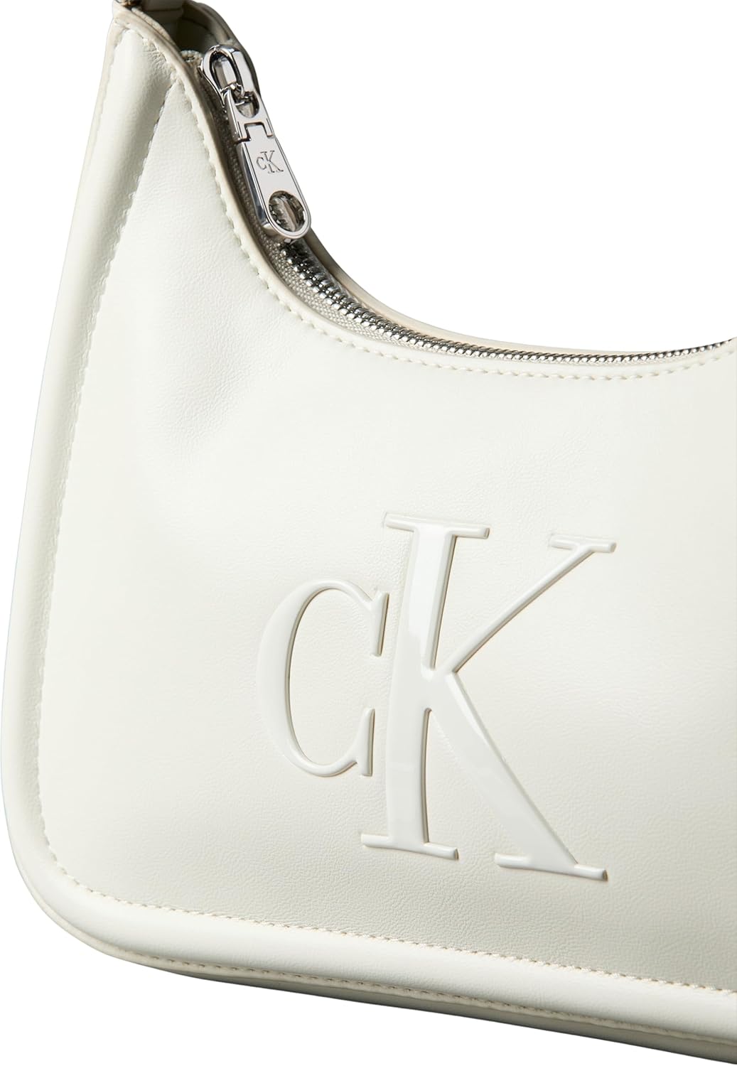 Detalle de Calvin Klein Raised CK small shoulder bag